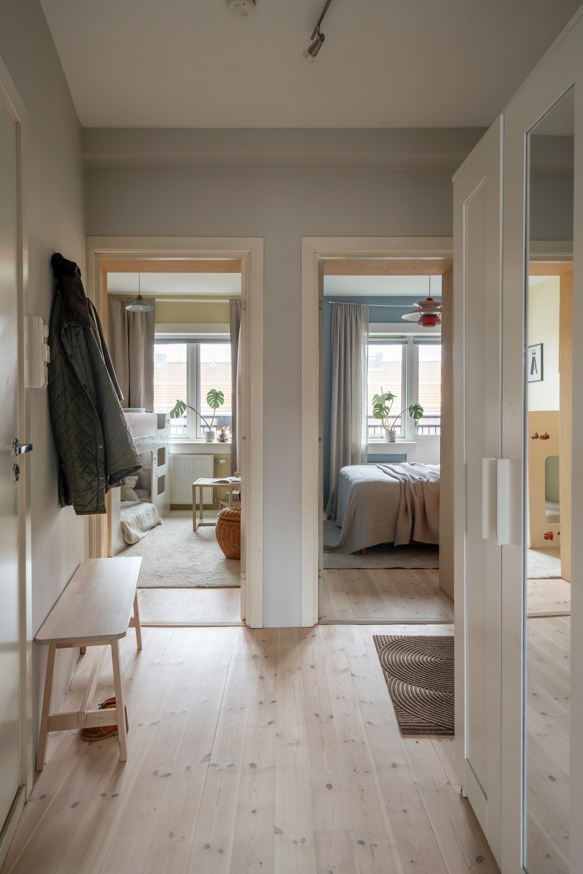 Planløsning sørger for at du får masse naturlig lysinnslipp gjennom hele leiligheten. Galleribilde