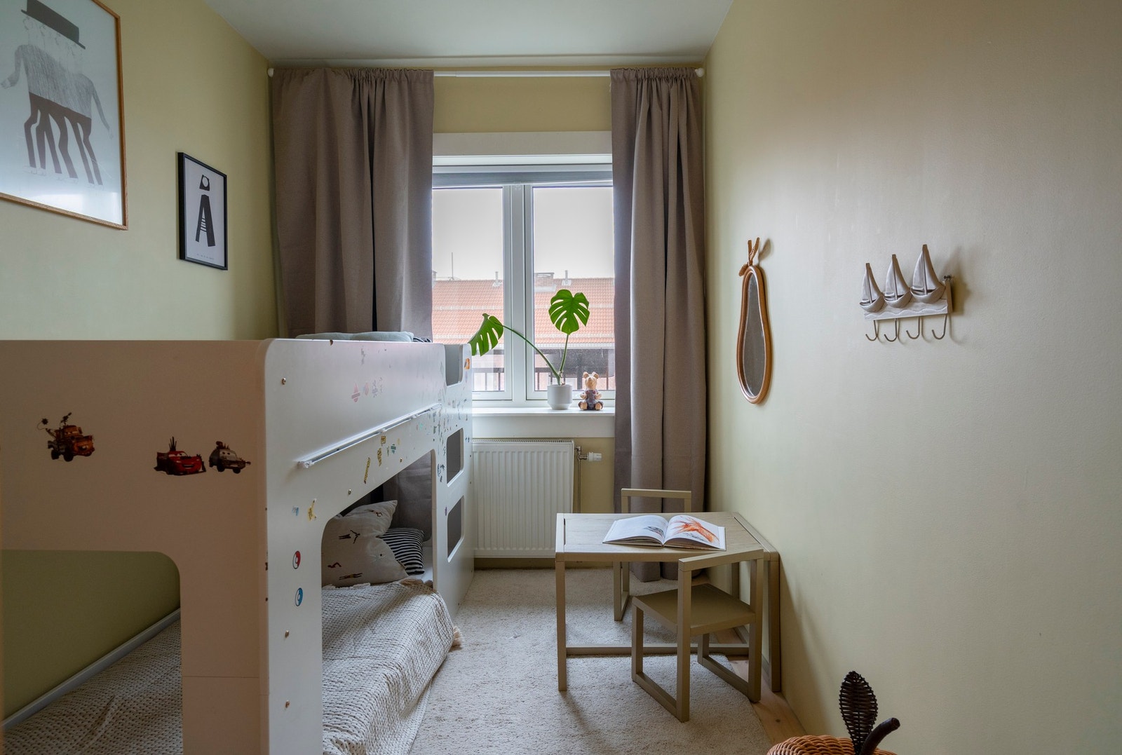 Soverom 2 vender også mot stille bakgård. Galleribilde