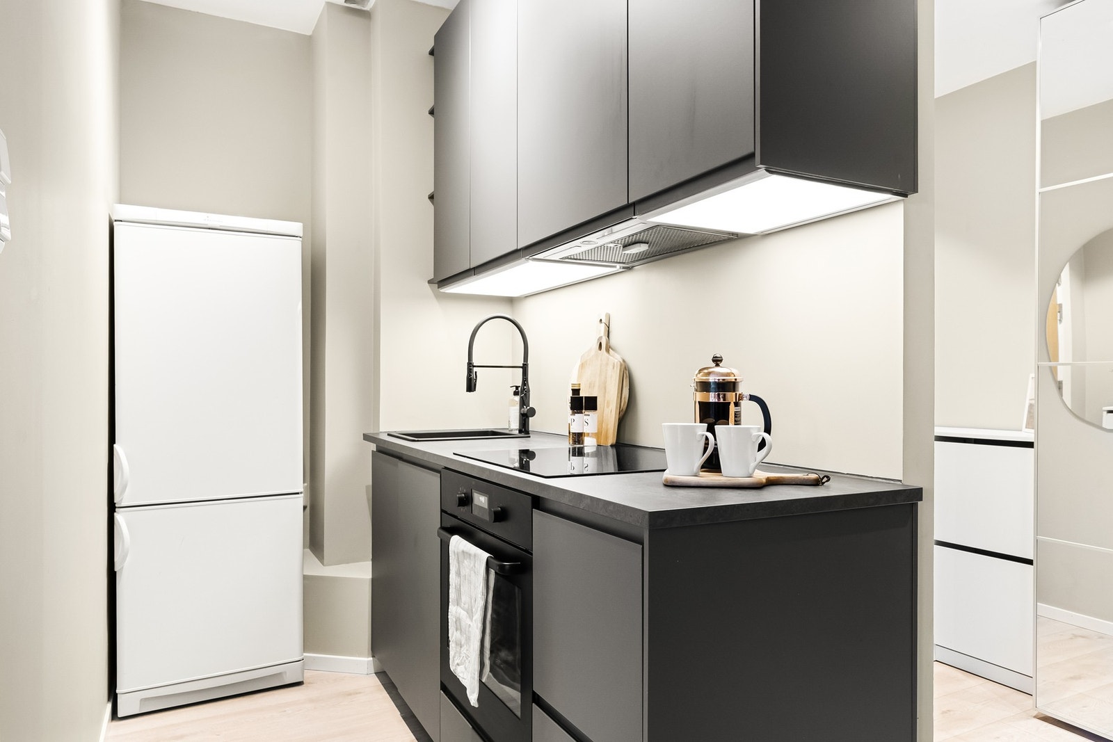 Praktisk kjøkken i delvis separat løsning fra stuen Galleribilde