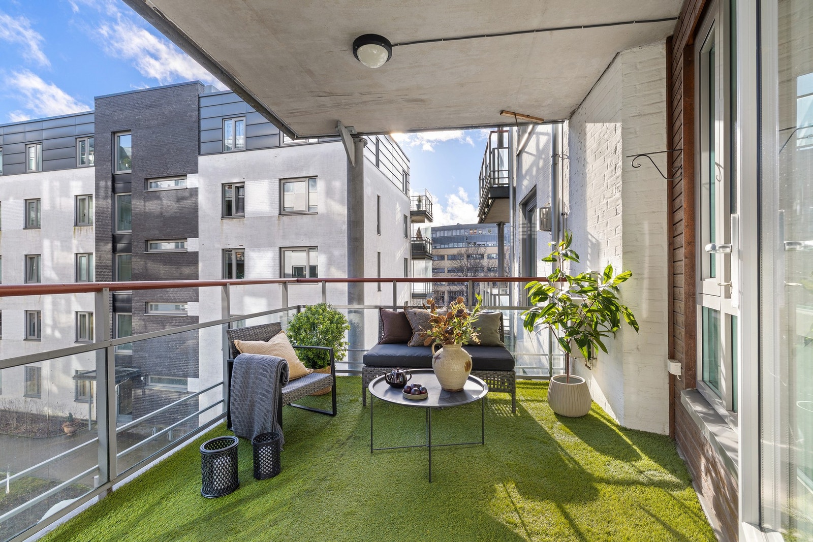 Romslig balkong Galleribilde