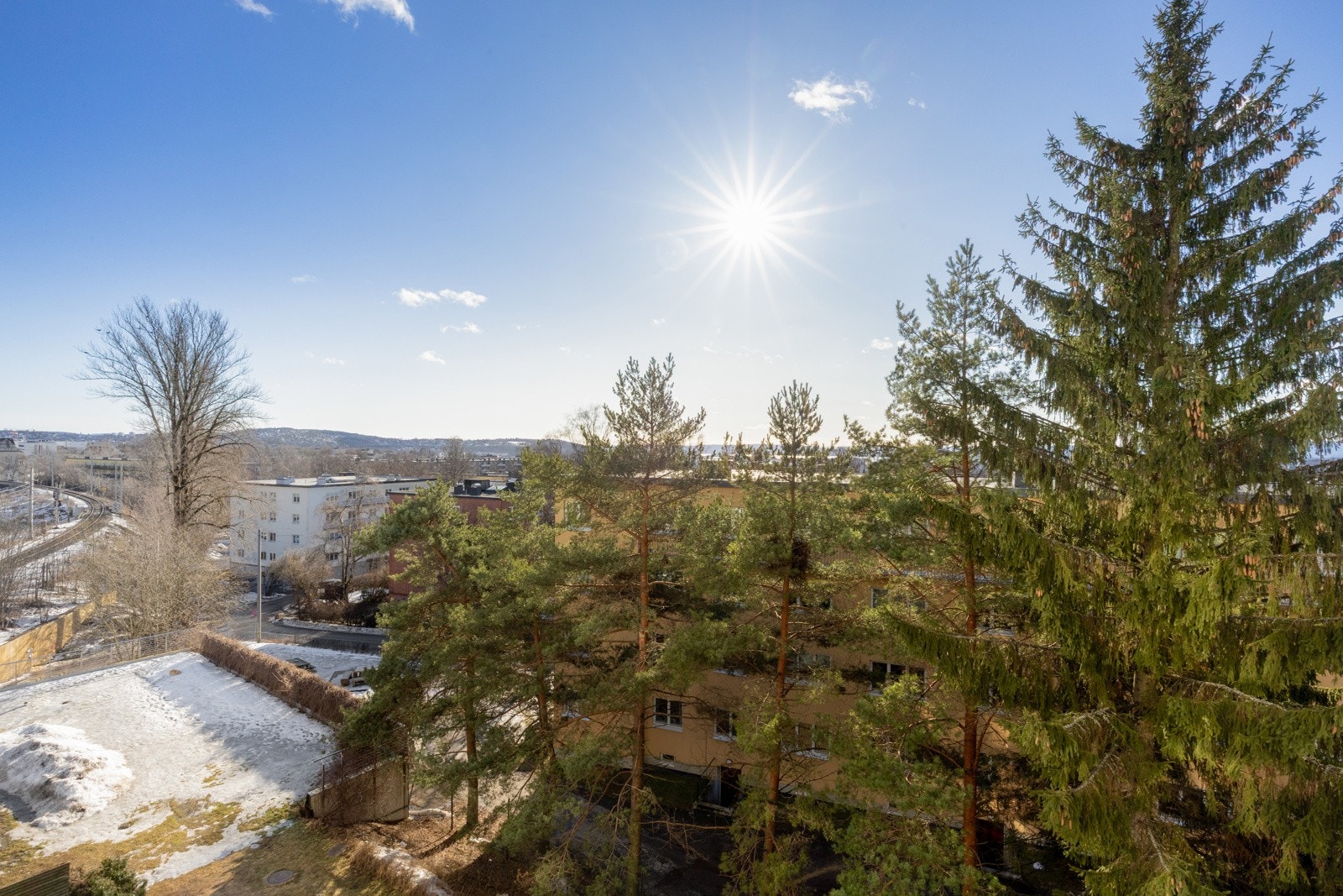 Leiligheten ligger i byggets 4. etasje og har fint utsyn. Galleribilde
