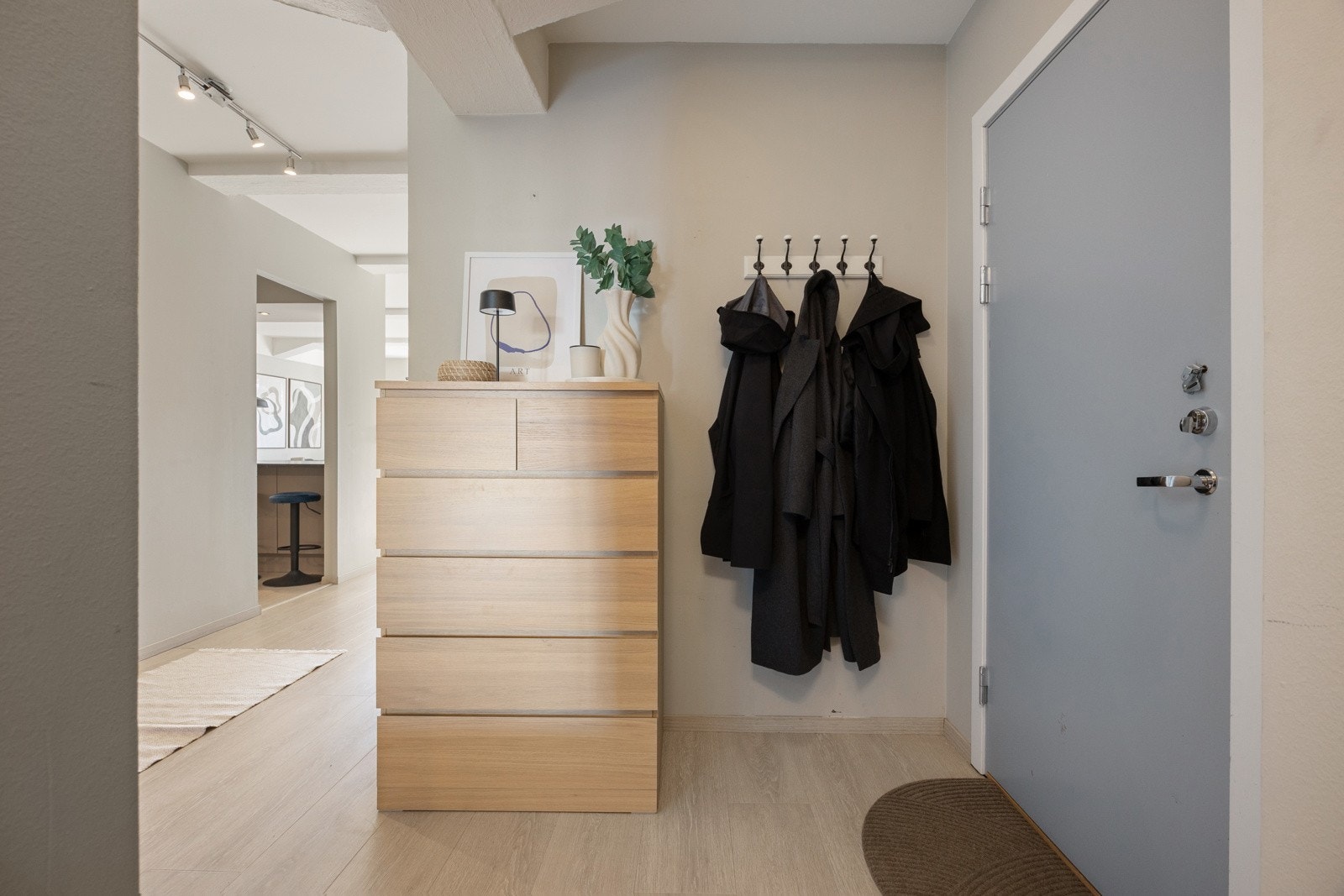 Det er enkel adkomst til 4.etasje via heis. Galleribilde