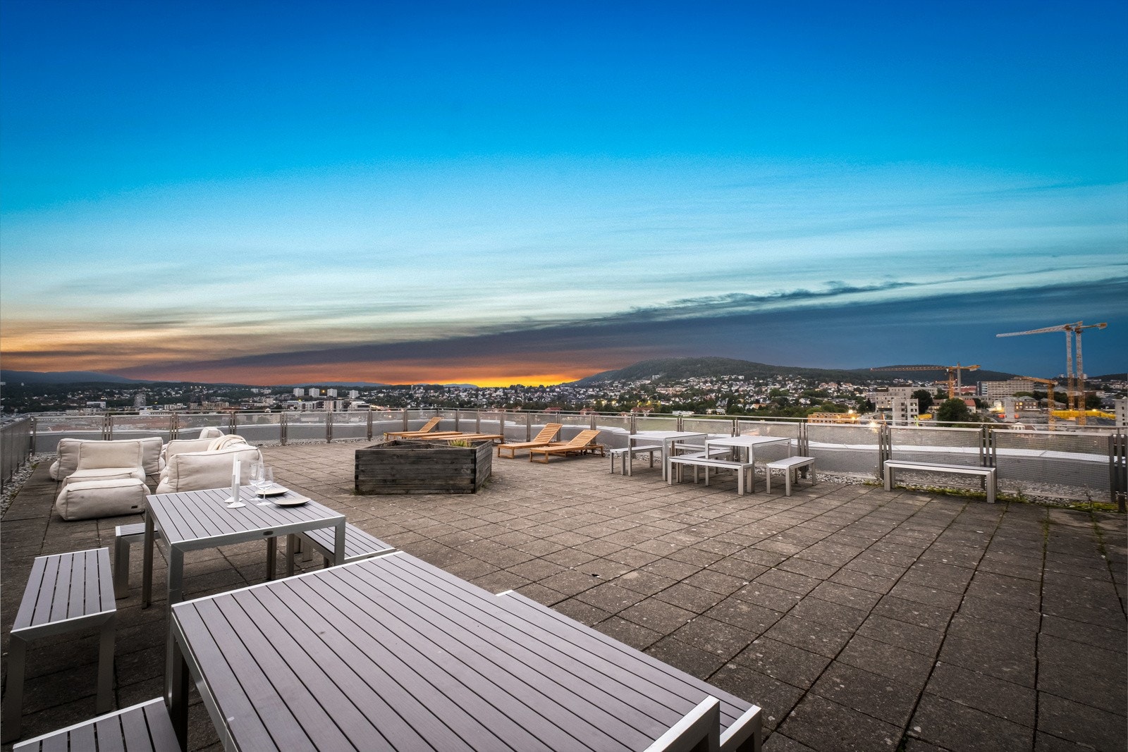 Takterrasse for beboerne med vidstrakt utsikt og optimale solforhold. Galleribilde