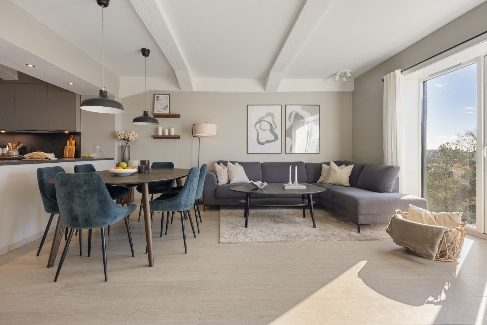 Her kommer du til en lys og lekker 3-roms med attraktiv beliggenhet på Sinsen. Galleribilde