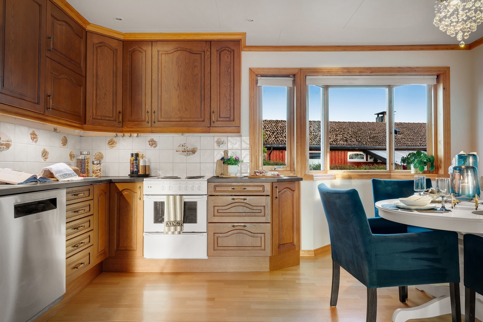 Følgende hvitevarer medfølger handelen: Oppvaskmaskin. Galleribilde