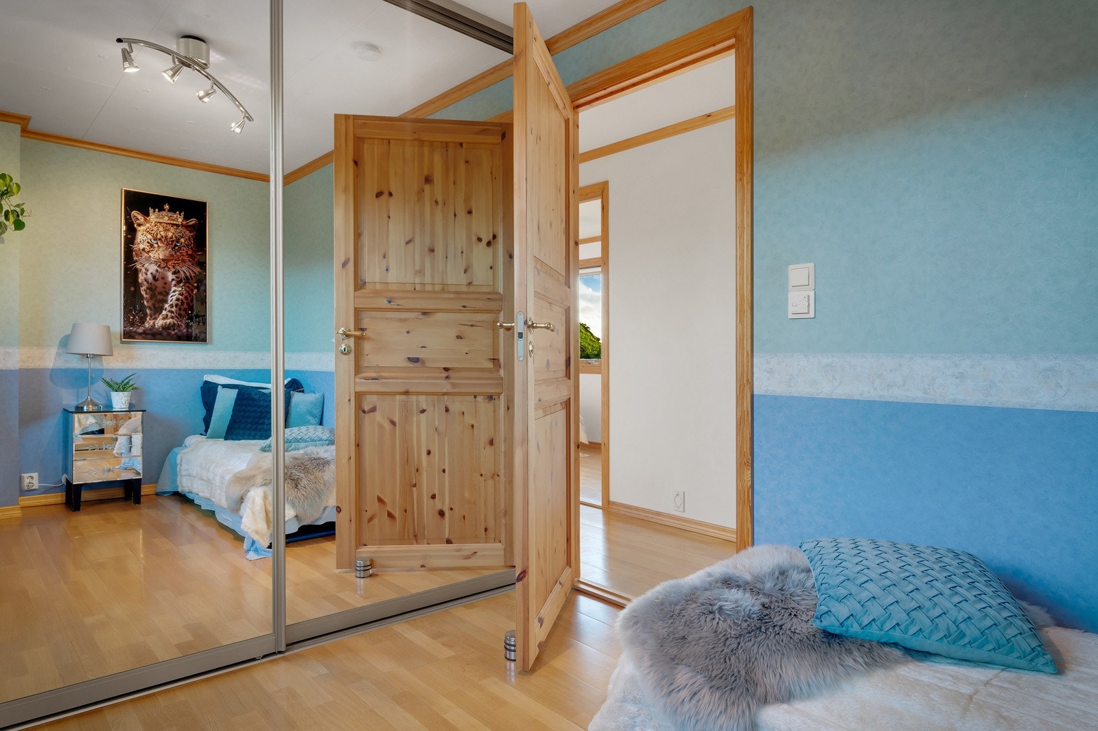 Her kan en fritt møblere med seng, skrivebord, skap, kommode m.m. Galleribilde