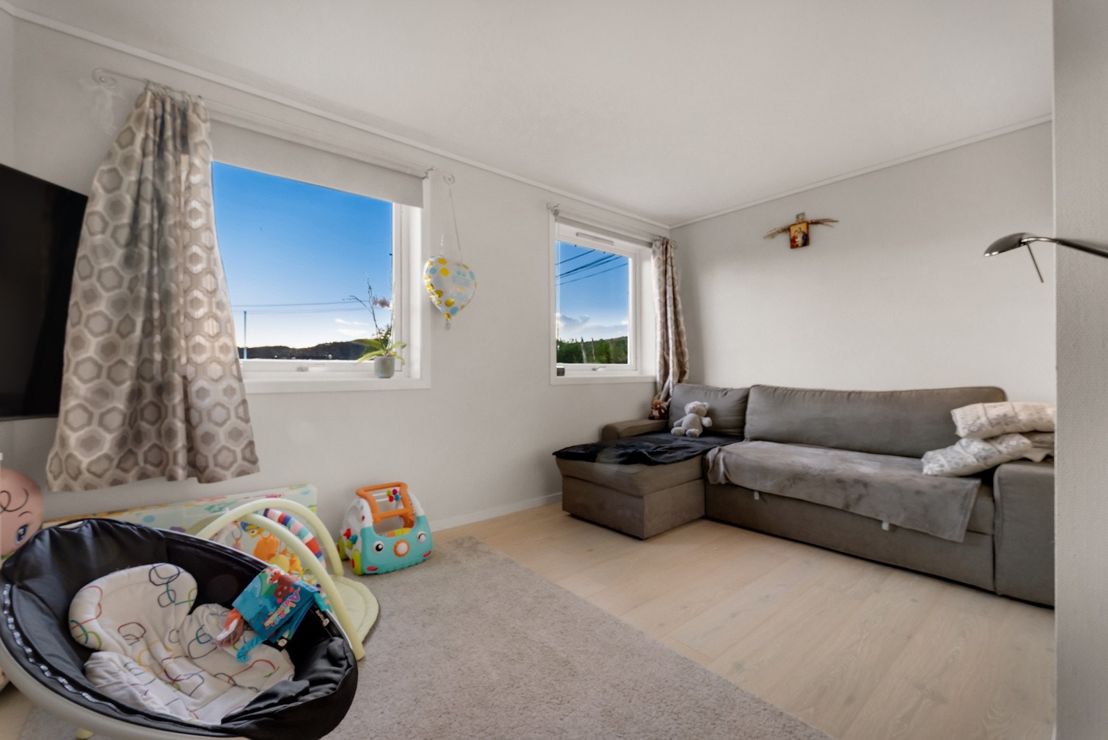 Her finner vi et soverom, bad, bod og stue/kjøkken. Galleribilde