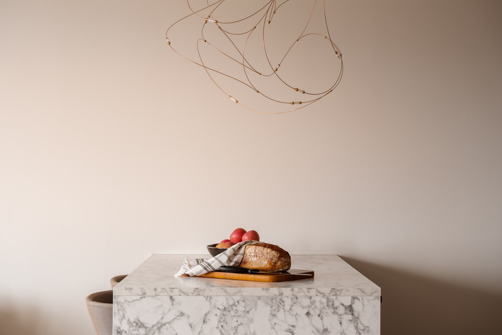 Her får dere et hjem som er betydelig påkostet og som har et helhetlig og gjennomført uttrykk. Galleribilde