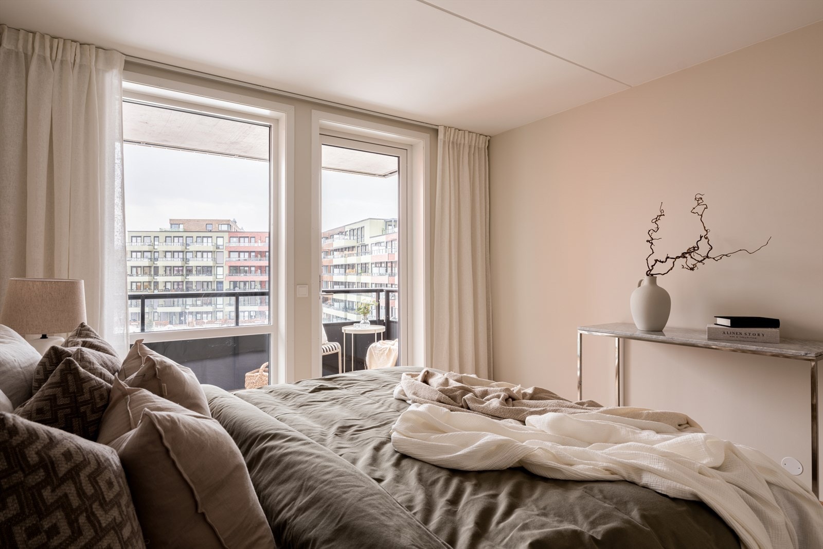 Hovedsoverommet har direkte utgang til egen balkong - et privat og fredelig tilfluktssted i de stille kveldstimene. Galleribilde