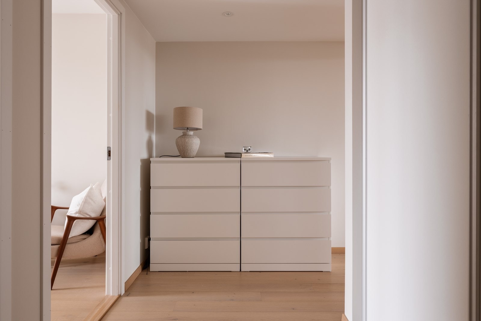 I gangen utenfor soverommene er det god plass til ytterligere oppbevaring. Galleribilde