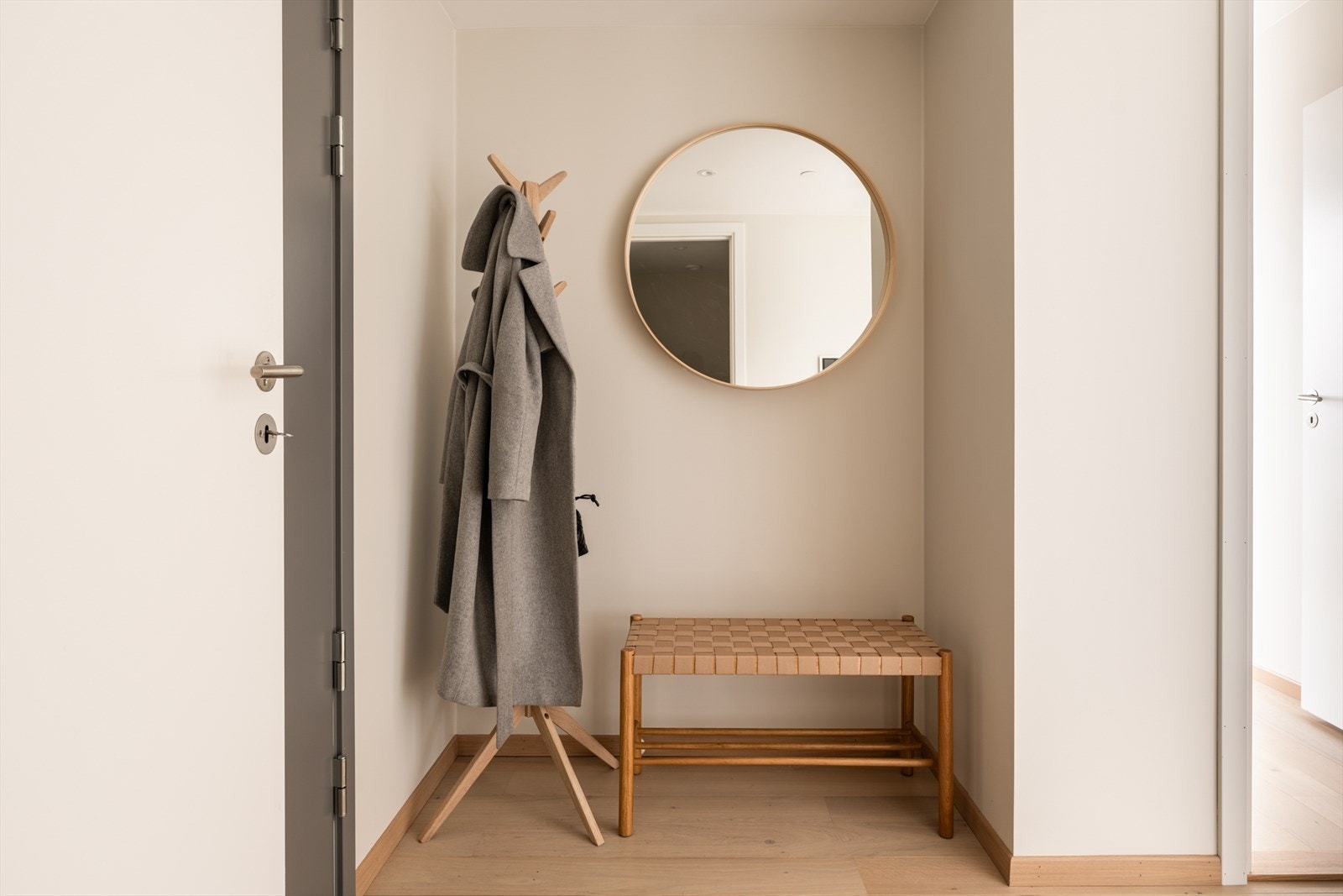 Nisje for oppbevaring av klær og sko. Galleribilde