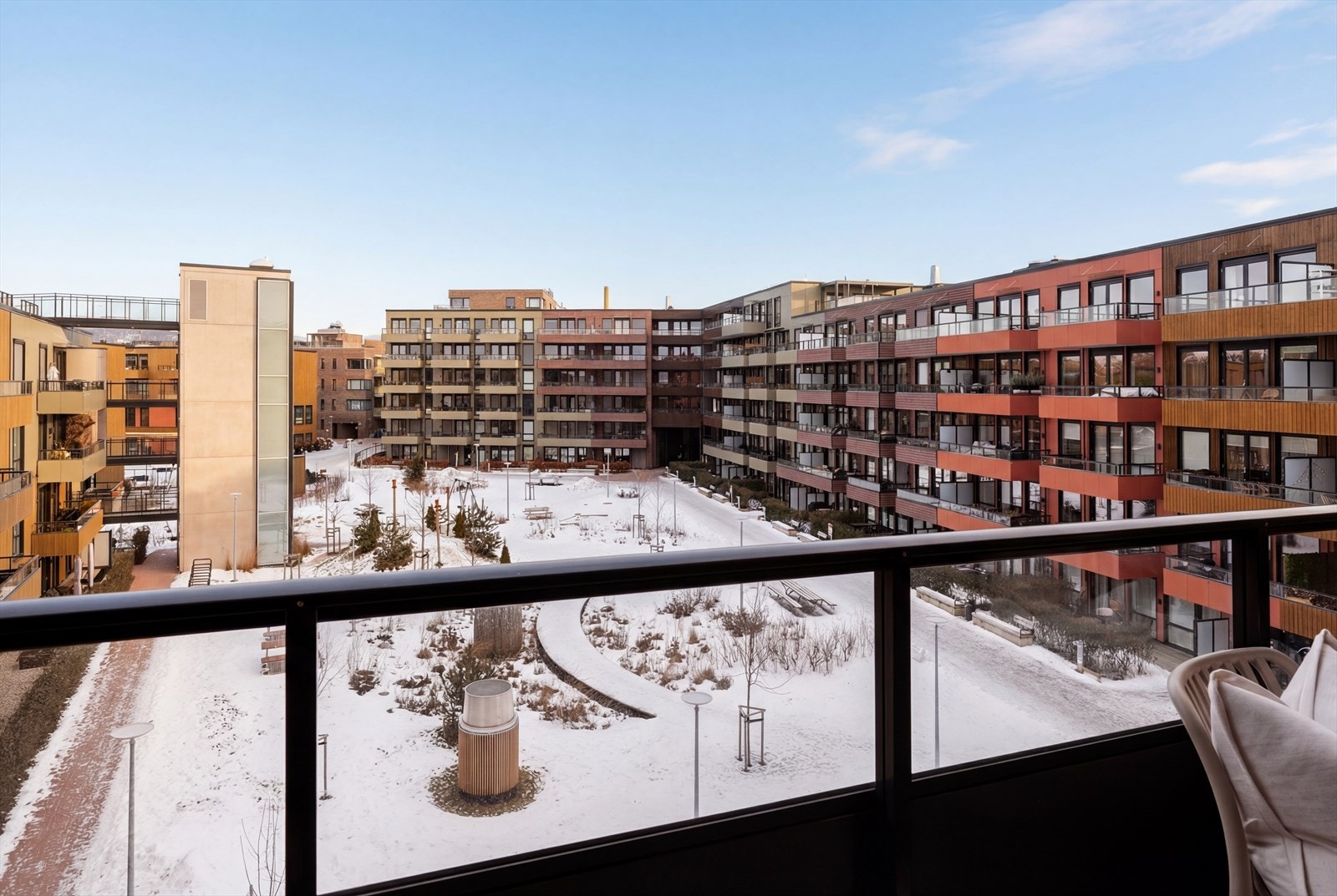 Vendt inn mot et luftig og flott fellesområde. Galleribilde