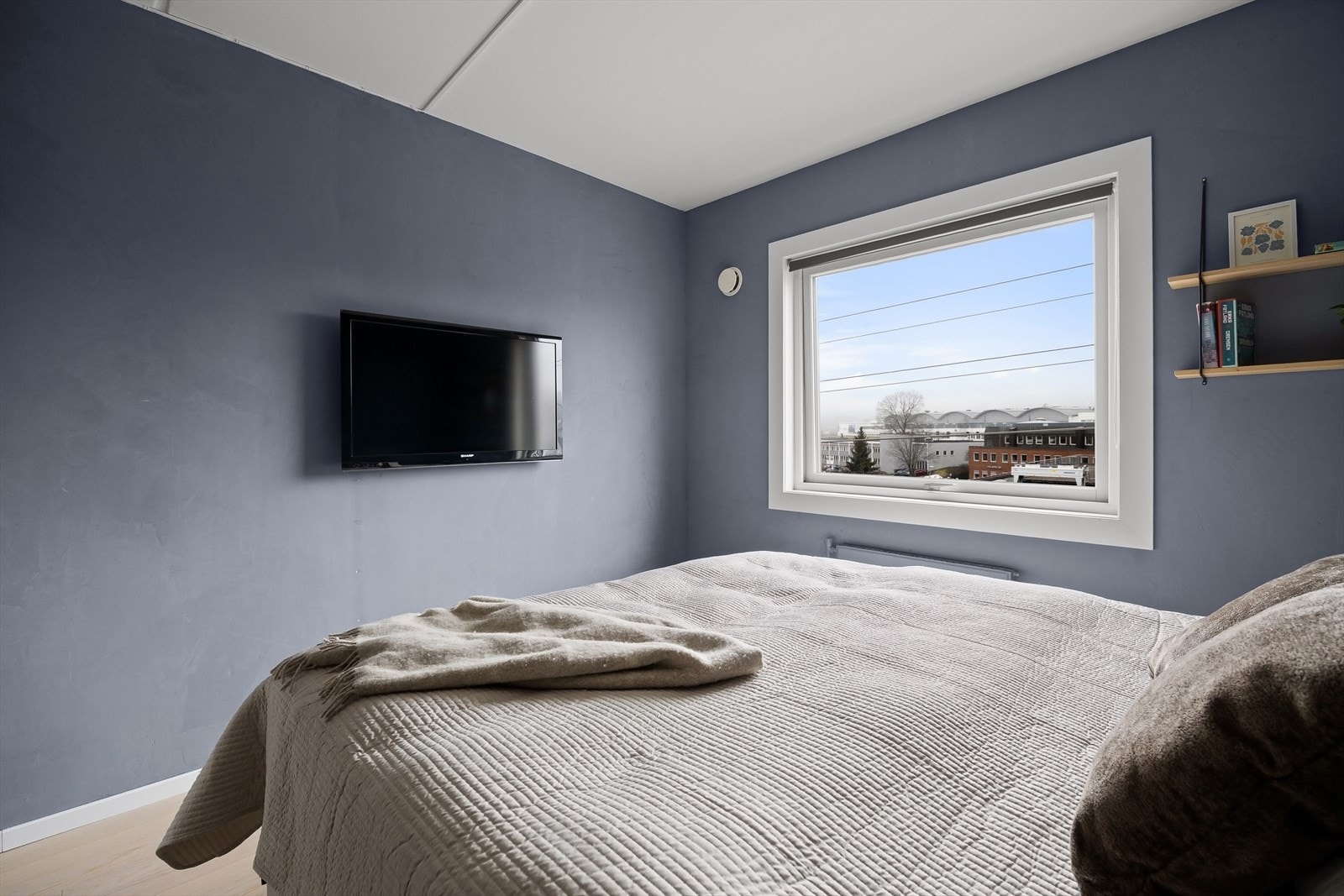 Lune og delikate fargevalg gjør det enkelt å innrede. Store vindusflater sørger for rikelig med naturlig lys. Galleribilde