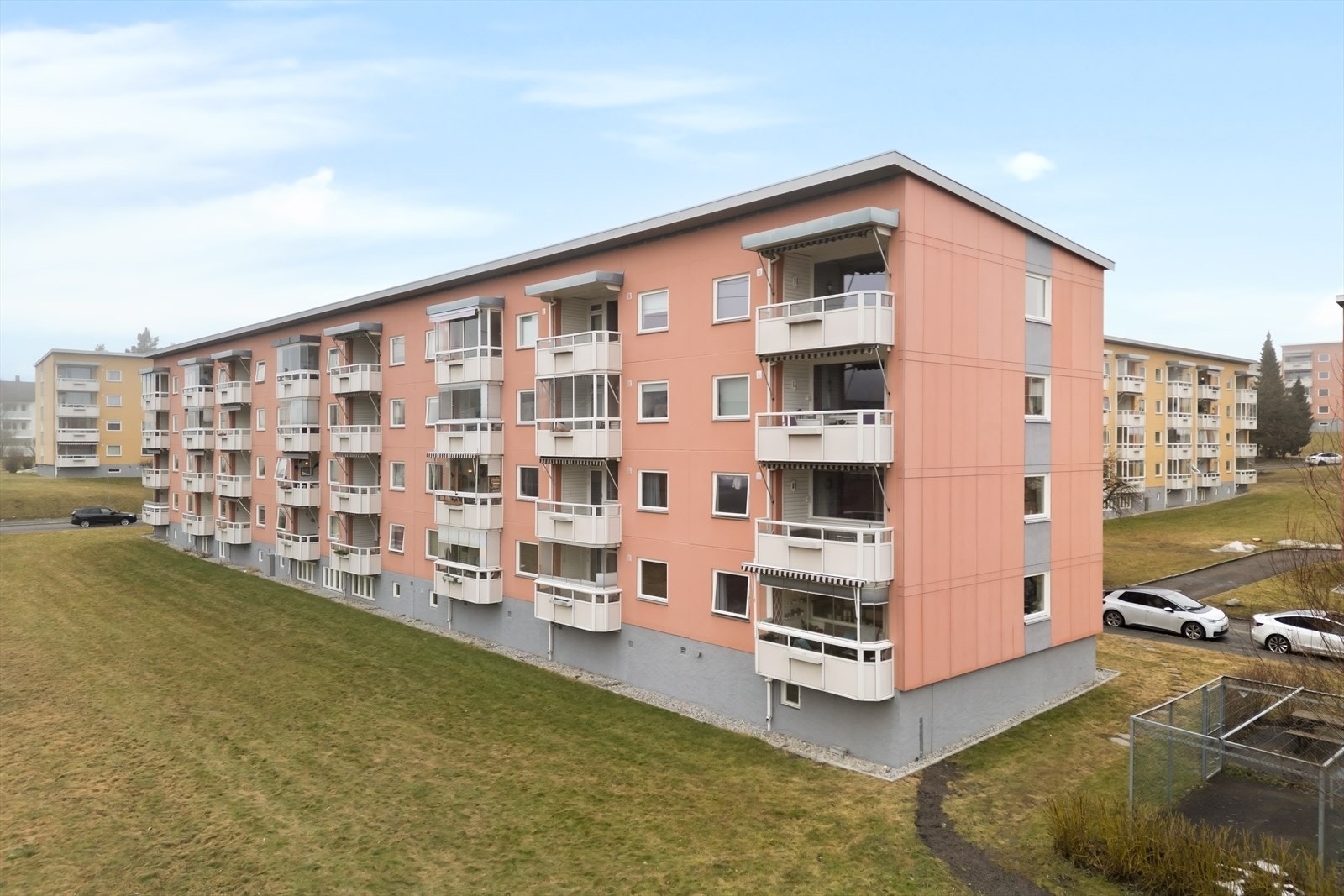 Leiligheten ligger i et meget populært og sentralt boligområde på Manglerud. Galleribilde