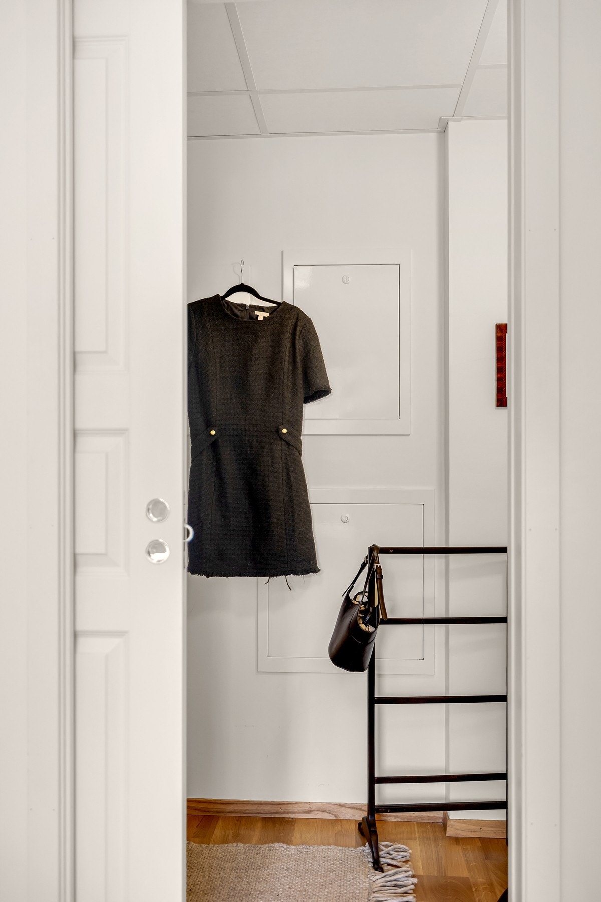 Her er det god plass til klær og sko. Galleribilde