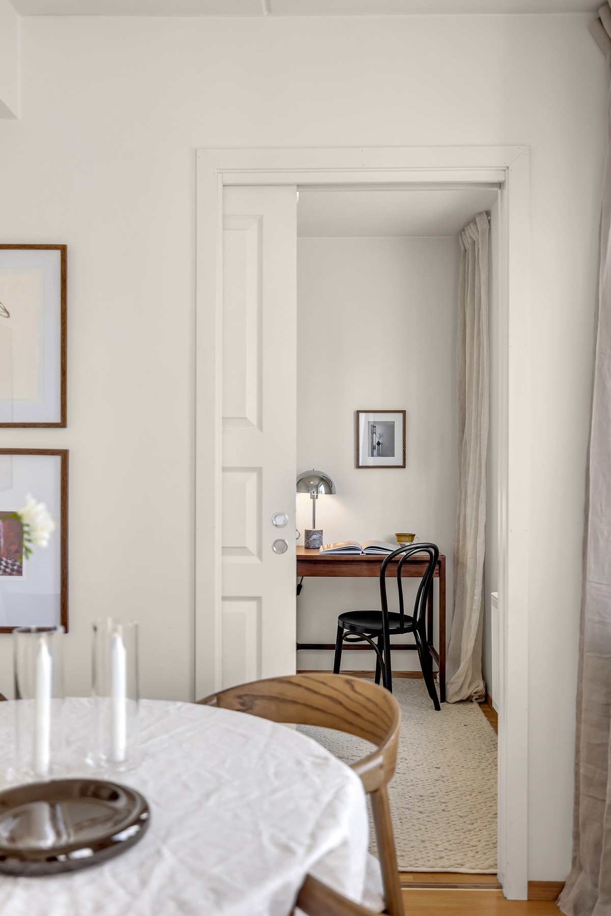 Fra stuen er det direkte tilkomst til soverom. Galleribilde