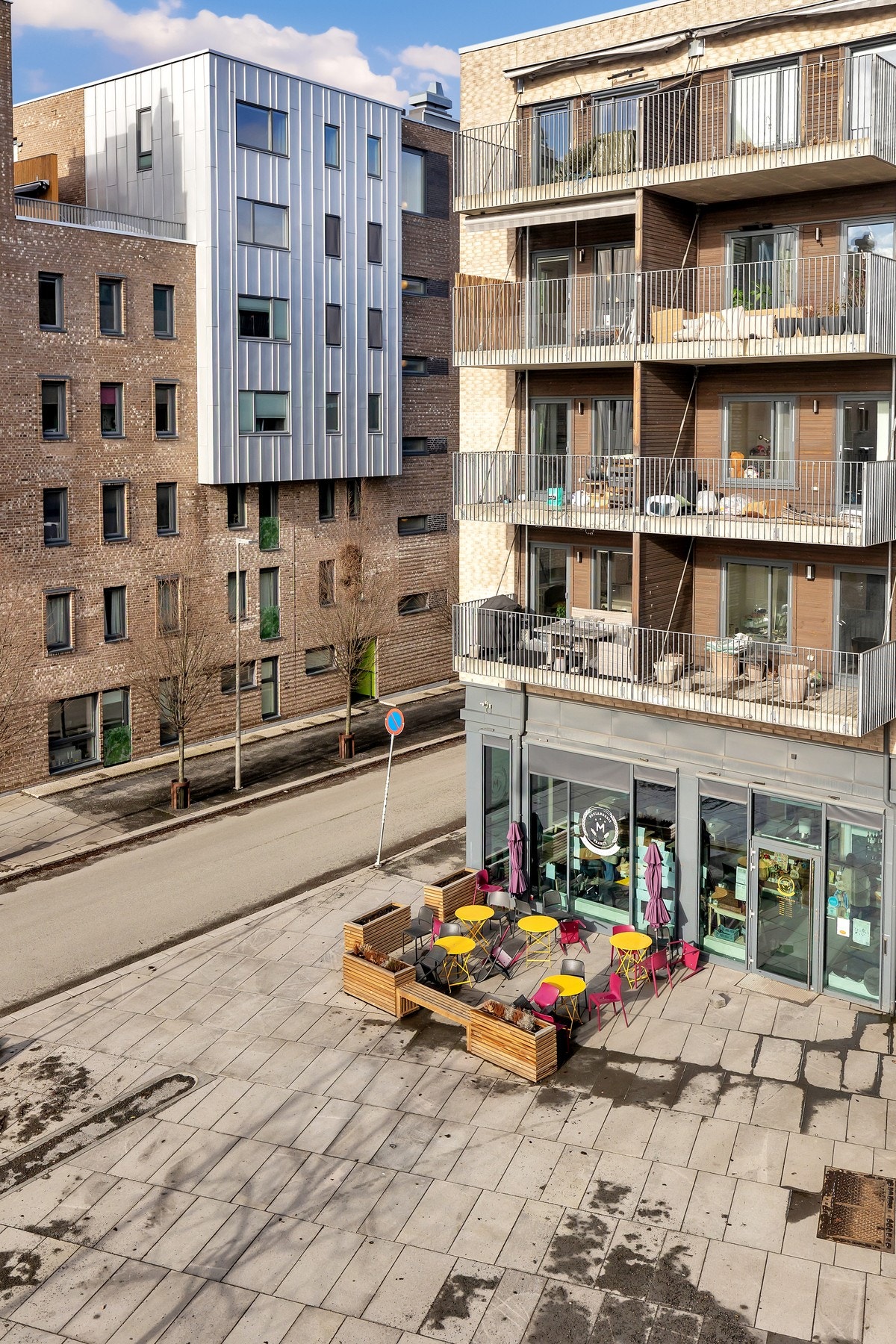 Koselig utsikt ned mot det franske bakeriet Boulangerie M. Galleribilde