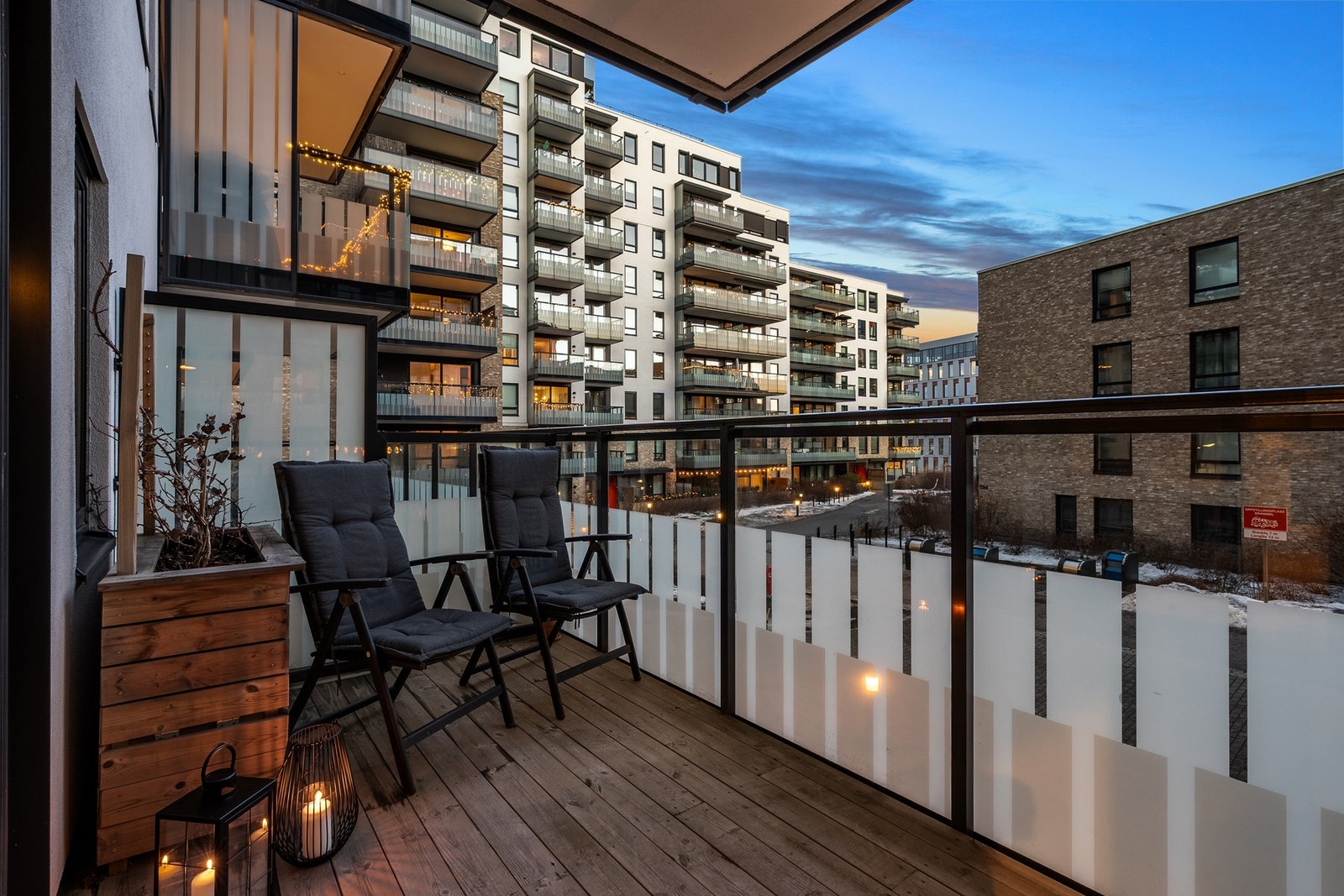 Utebelysning og stikkontakt, perfekt for terrassevarmer og lune kvelder ute. Galleribilde
