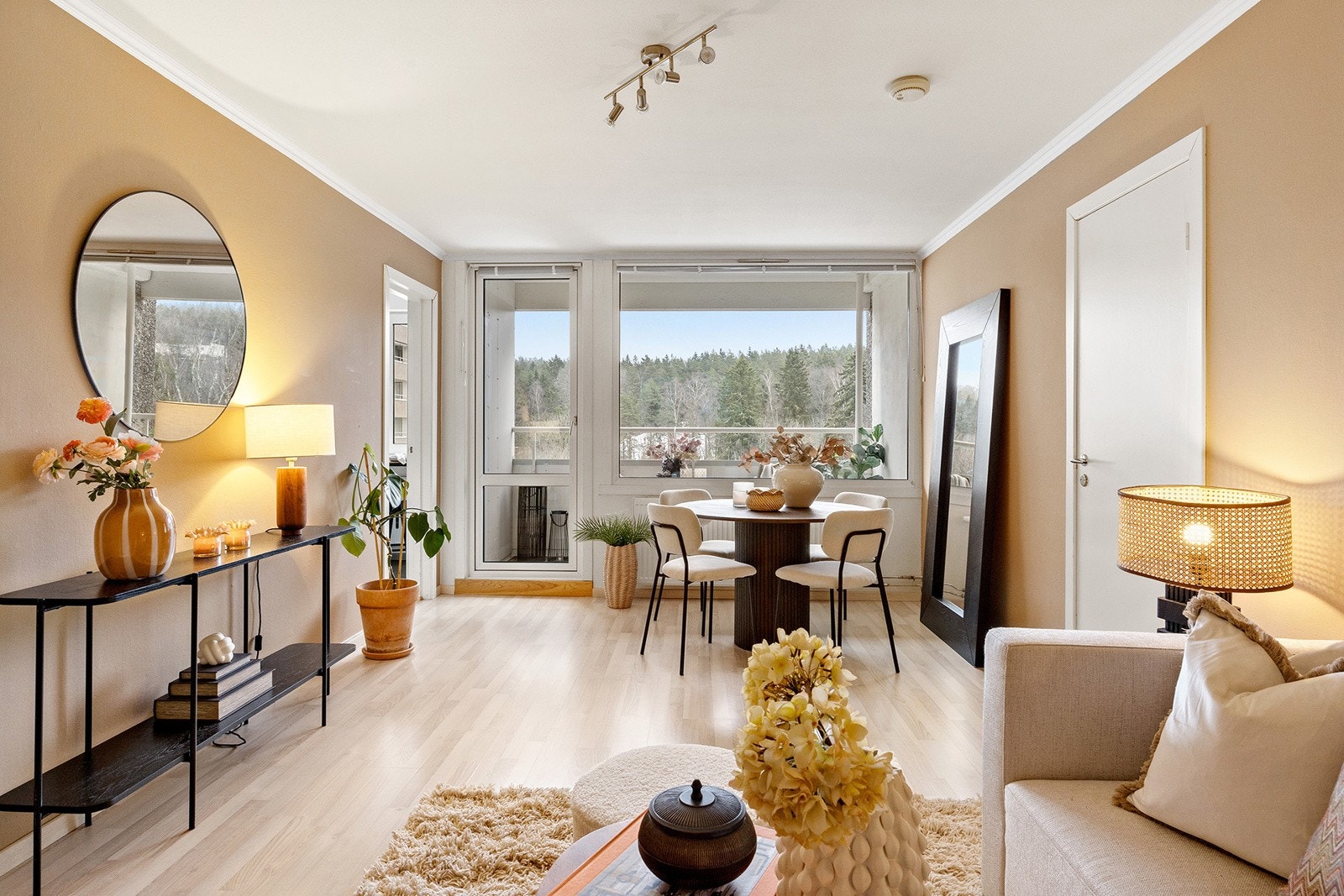 Velkommen til Haugerudveien 74! Presentert av Fredrik Campbell Pedersen Foto: Junaid Hanif/ Diakrit Galleribilde