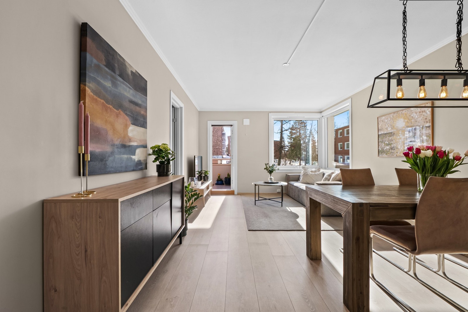 Borettslaget har inngått avtale om internett (fiber) og TV fra Global Connect. Dette er inkludert i felleskostnadene. Galleribilde