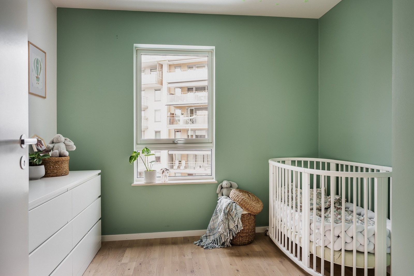 Leilighetens andre soverom passer utmerket som barnerom, gjesterom eller kontor. Galleribilde