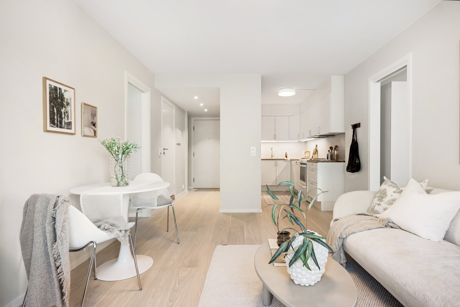 Leiligheten er nymalt og har nytt parkettgulv fra 2026. Galleribilde