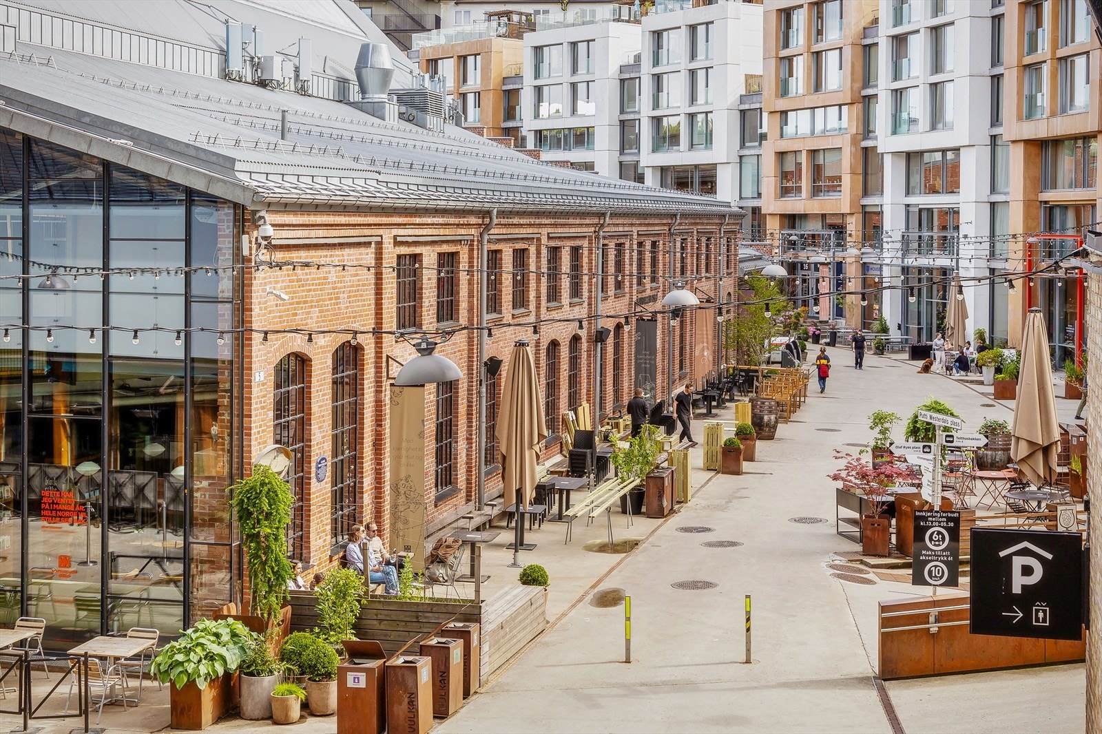 Over elven ligger Vulkan med Mathallen, et spennende utvalg av restauranter og kulturtilbud. Galleribilde