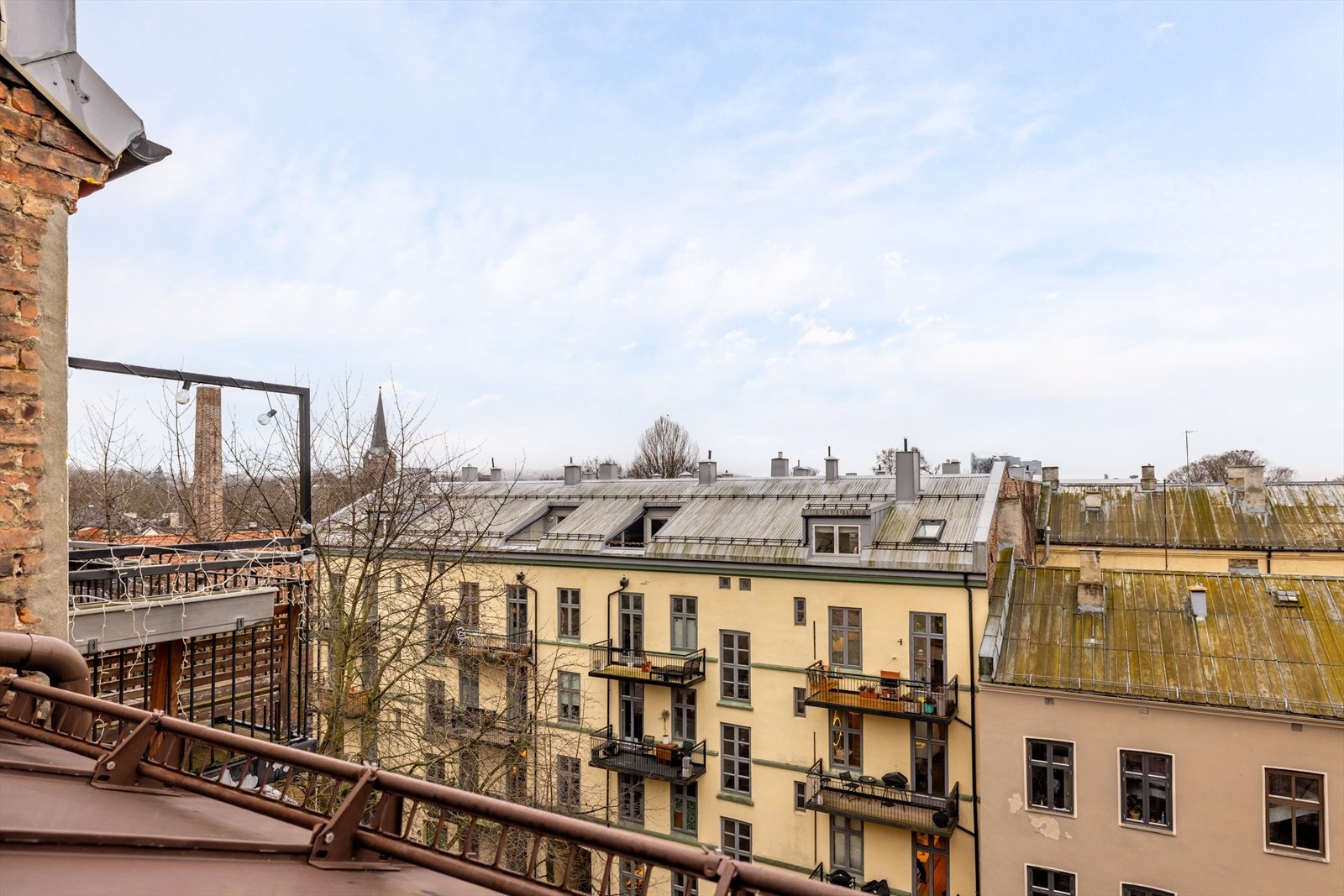 Her kan du nyte et flott utsyn over byens tak og åpne omgivelser. Galleribilde