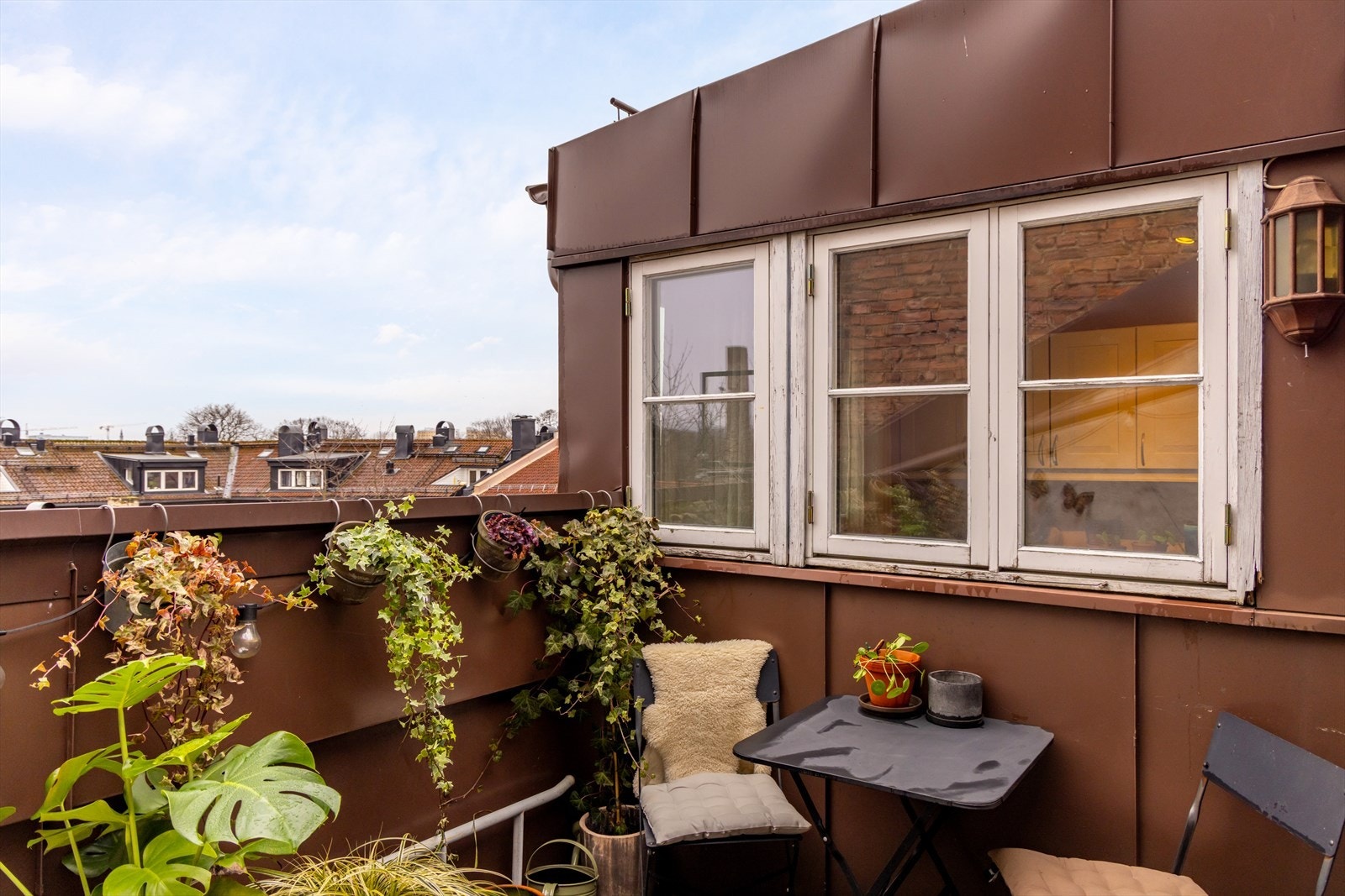 Terrassen gir en fin forlengelse av stuen i de varme månedene. Galleribilde