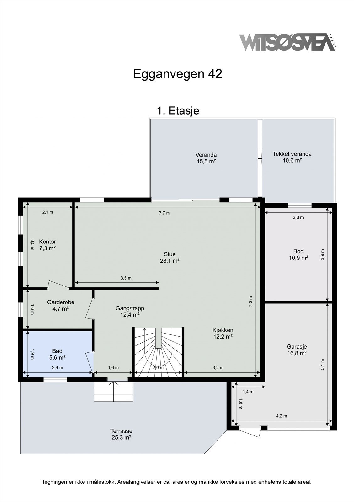 Første etasje har en sosial og åpen planløsning med stue og kjøkken, ett soverom, bad og utgang til terrasser Galleribilde