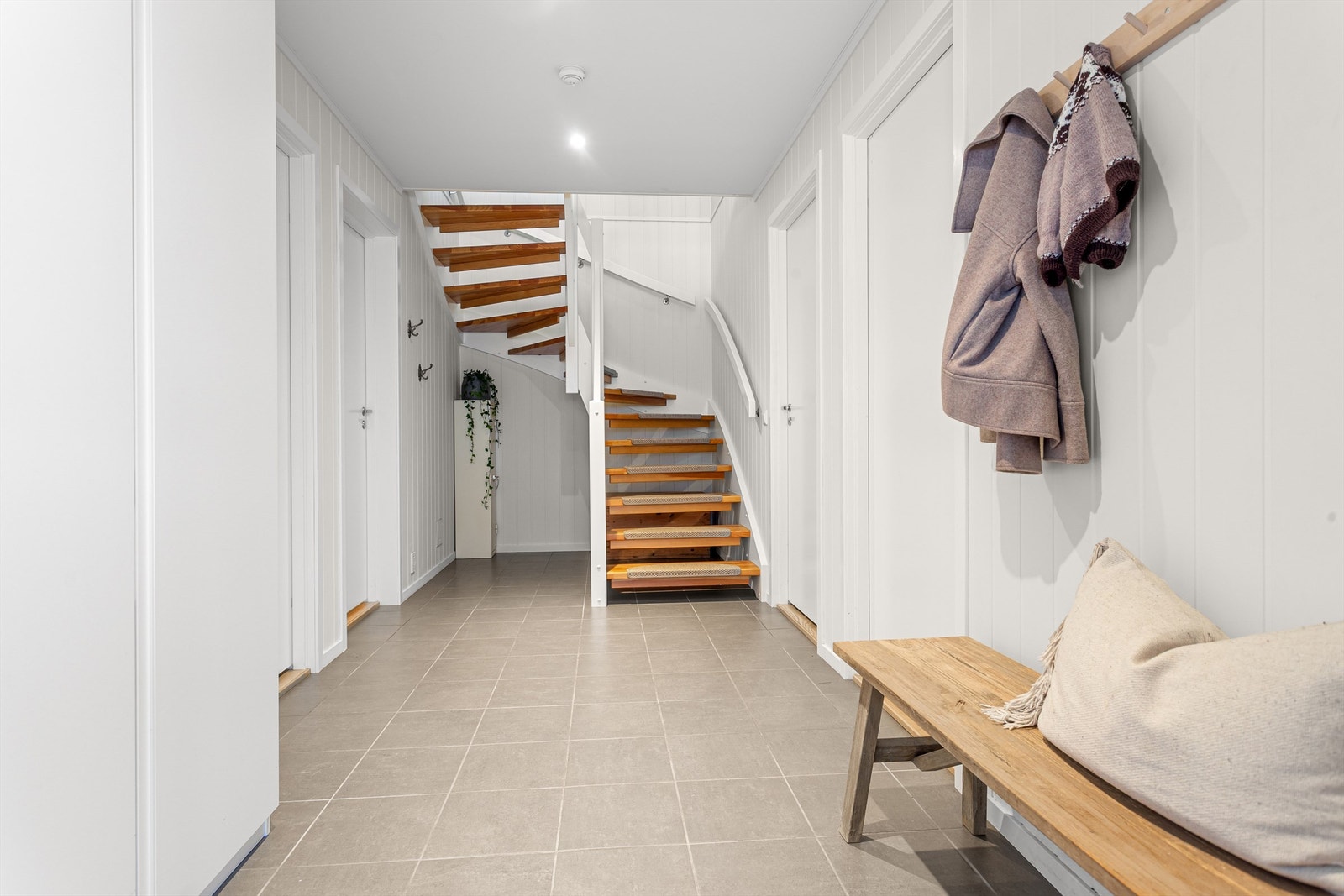 Gang med trapp til 1. etasje Galleribilde