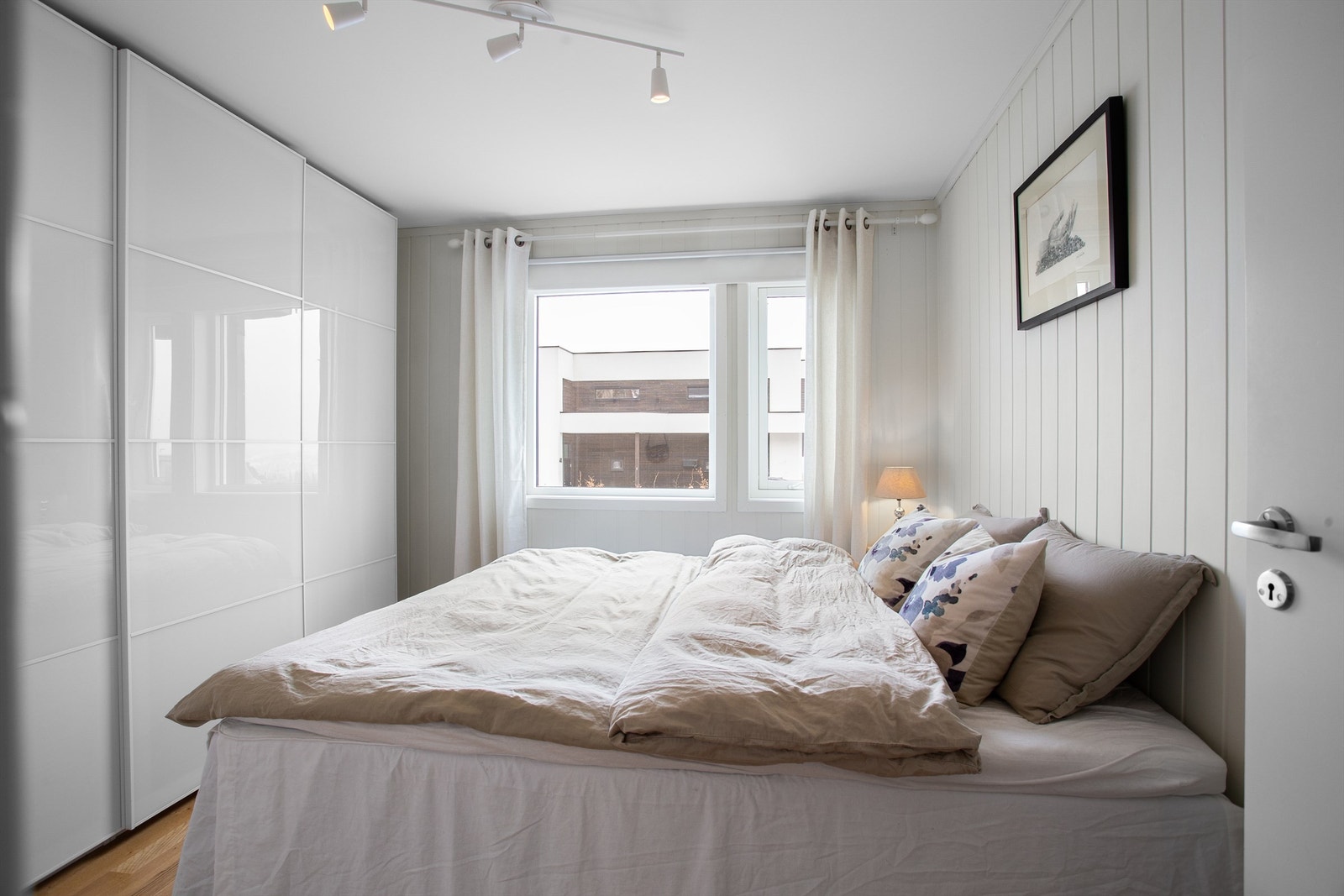 Soverom 2 med skyvedørsgarderobe Galleribilde