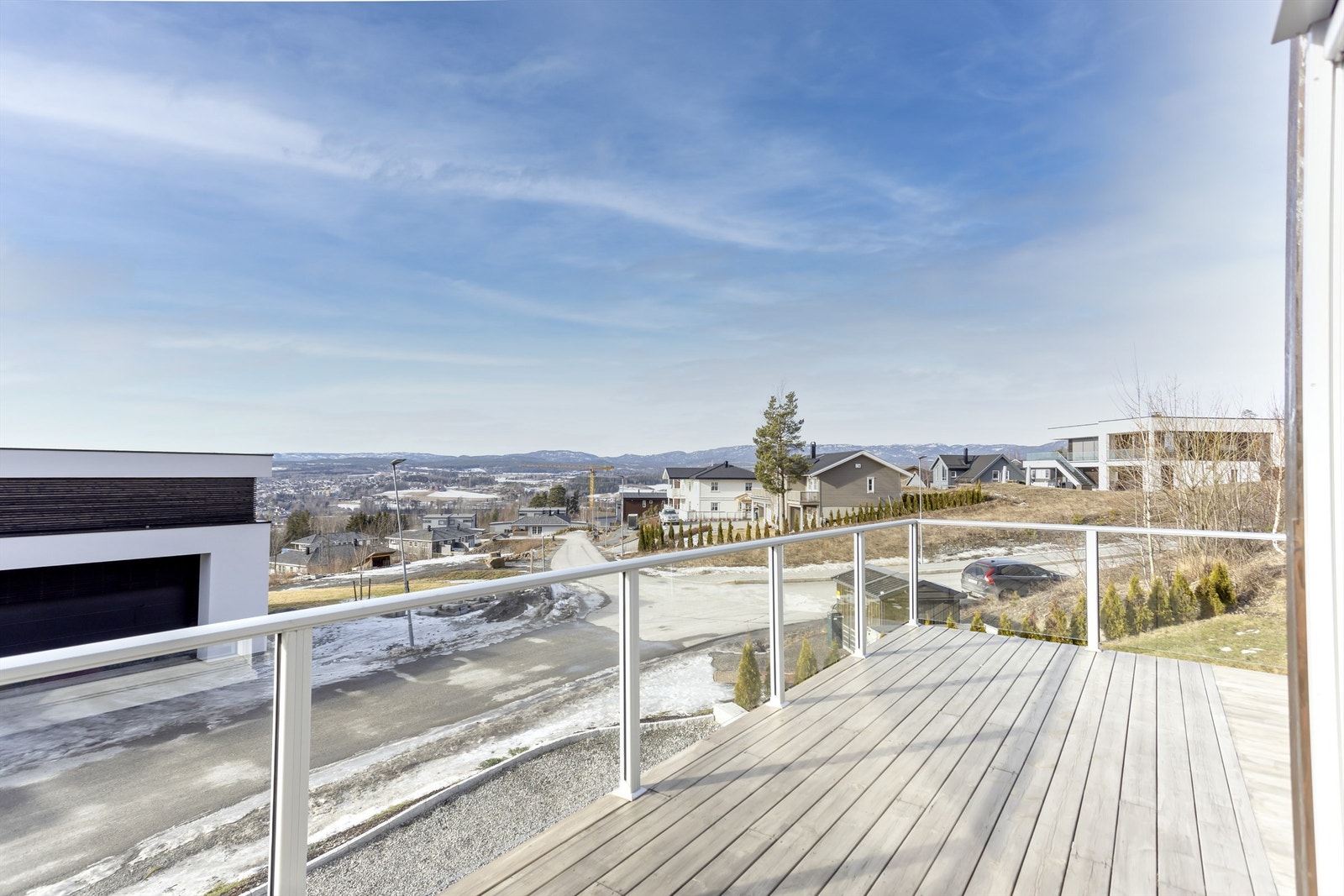 Flott utsikt. Eldre bildet som er hentet fra tidligere salg, da det var mye tåke den dagen selger tok bilder. Galleribilde