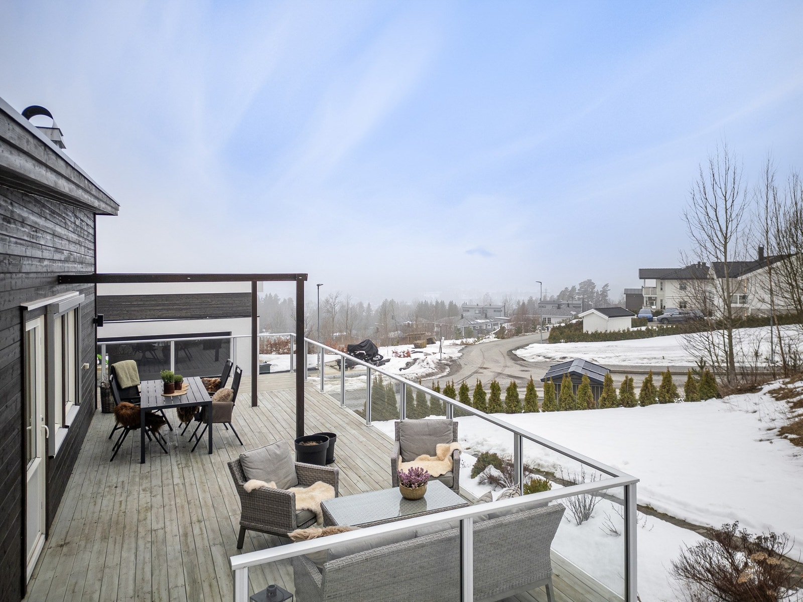 Pen vertikaldelt tomannsbolig beliggende i et attraktivt boligområde Galleribilde