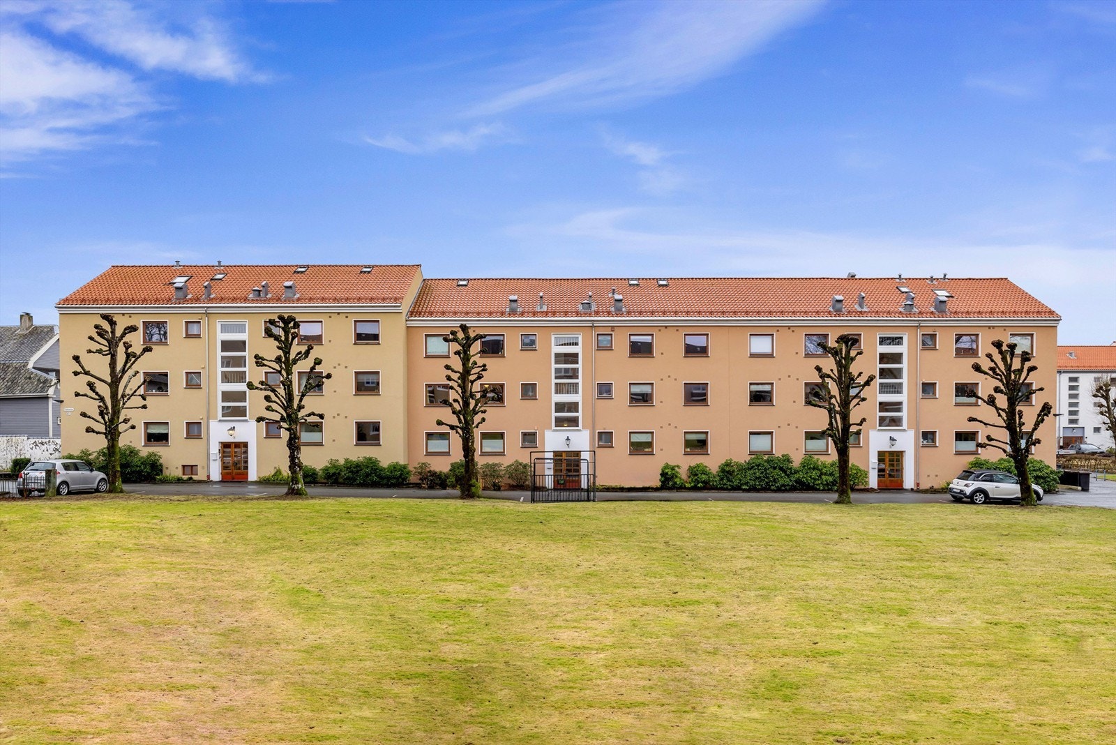 Fra eiendommen er det kort vei til sentrumskjernen i Stavanger, hvor man finner et bredt utvalg av butikker, restauranter, kafeer og kulturtilbud. Galleribilde