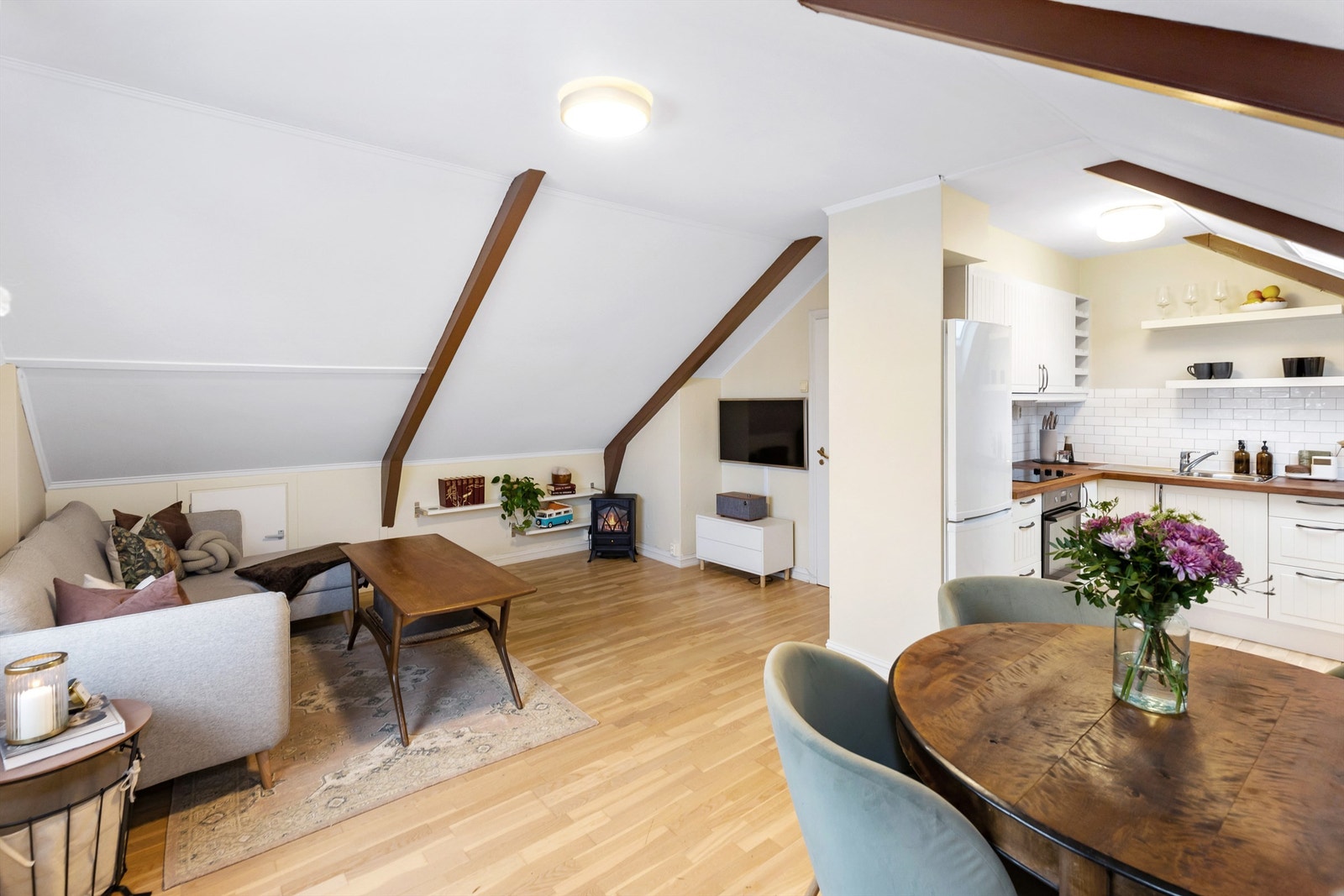 En koselig og godt vedlikeholdt leilighet, perfekt for deg som ønsker en fin og funksjonell leilighet. Galleribilde