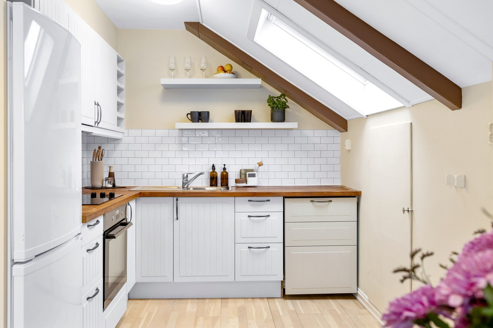 Det er installert ny ovn med komfyrvakt for trygg matlaging. Galleribilde