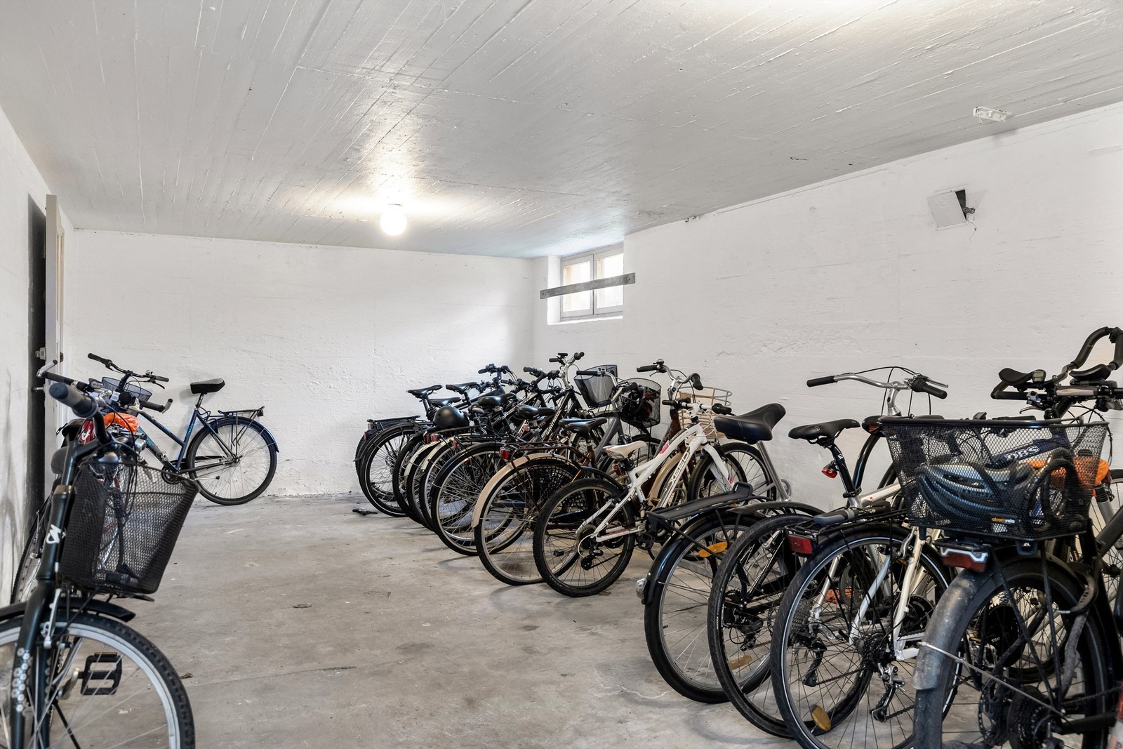 Felles sykkelbod for beboere i blokken. Galleribilde