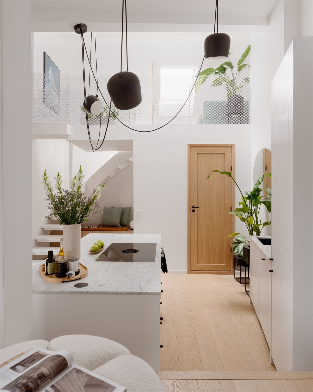 En leilighet for de kresne! Boligen bærer preg av moderne, påkostede materialer, der kvaliteten ligger i de gjennomtenkte løsningene og smakfulle detaljene. Galleribilde