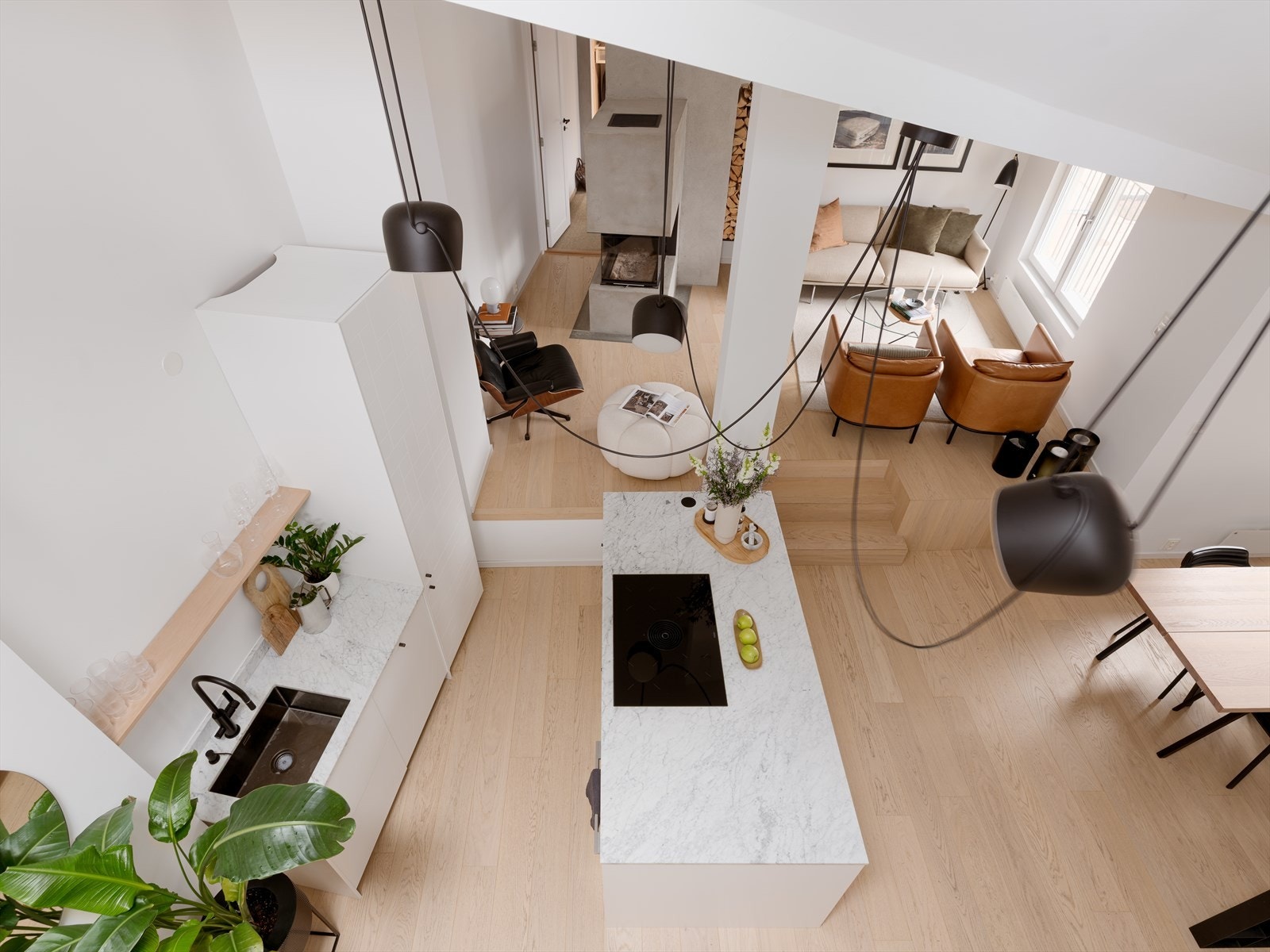 Her får du en innholdsrik og sosial planløsning med store rom, kombinert med en generøs takhøyde opp mot 5,5 meter. Galleribilde