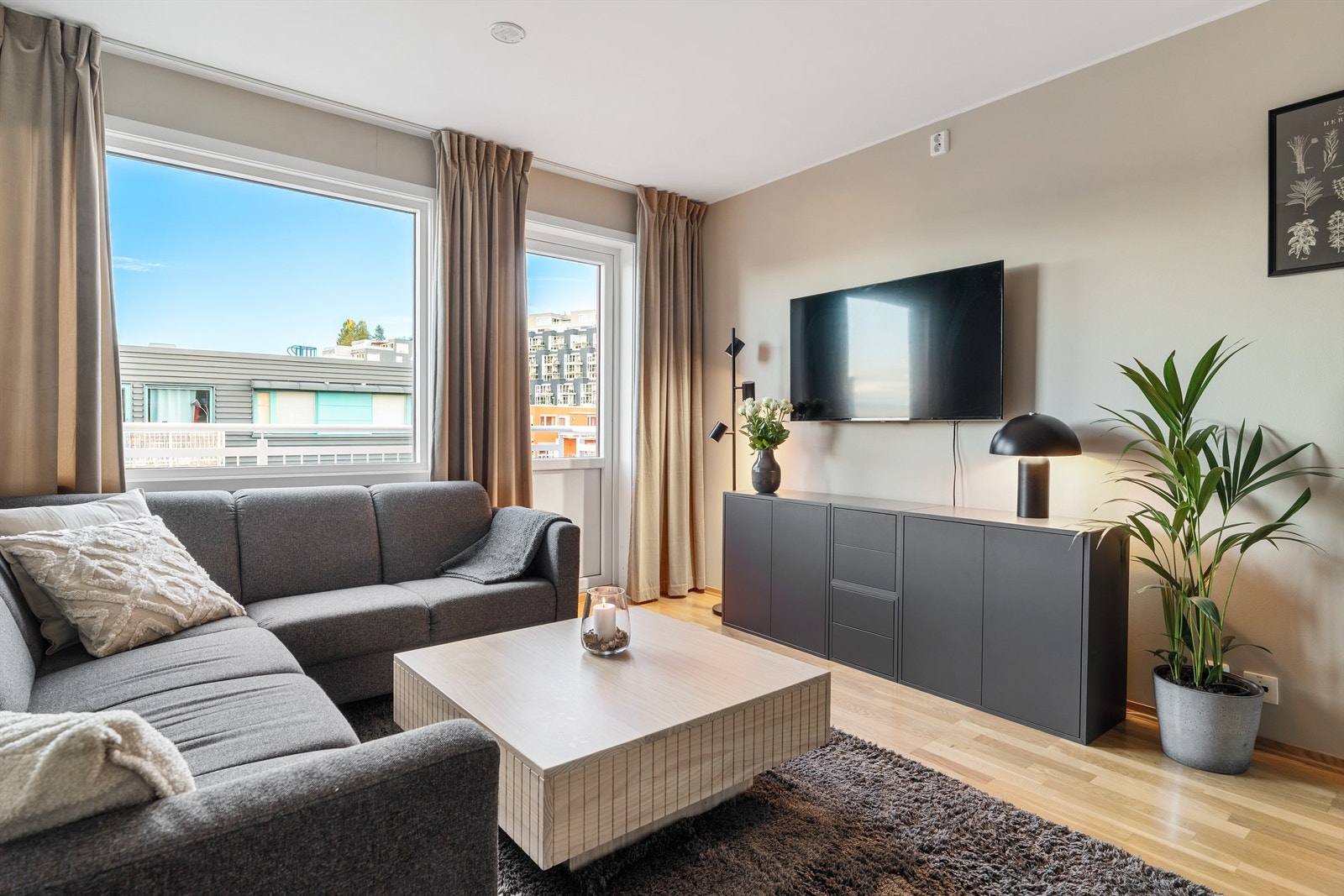 Krogsveen v/Jan Vidar Lysbakken presenterer Ole Aasved veg 4 -toppleilighet i 5. etg. med egen utleiedel Galleribilde