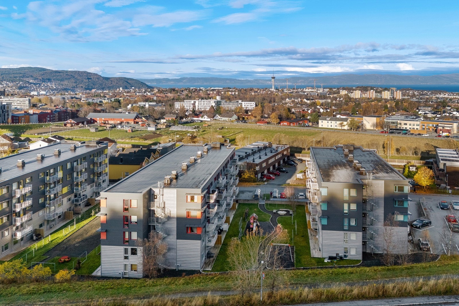 Nedre Bergheim BL i fine omgivelser Galleribilde