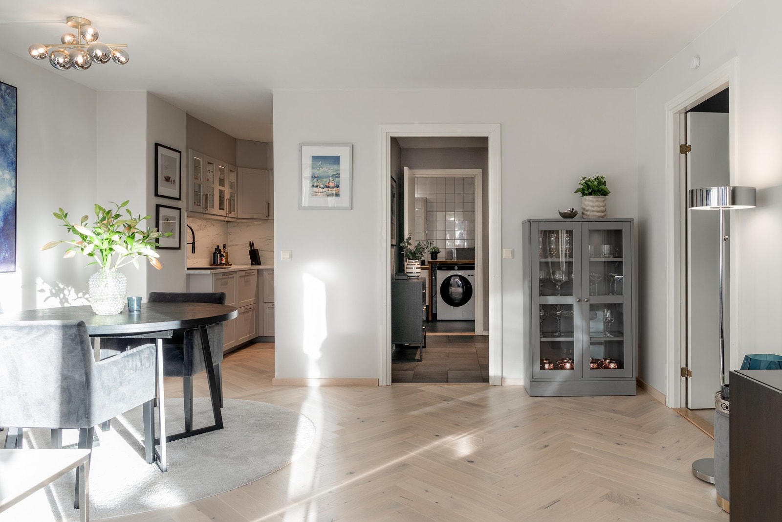 Legg merke til den lekre, nye fiskebensparketten Galleribilde