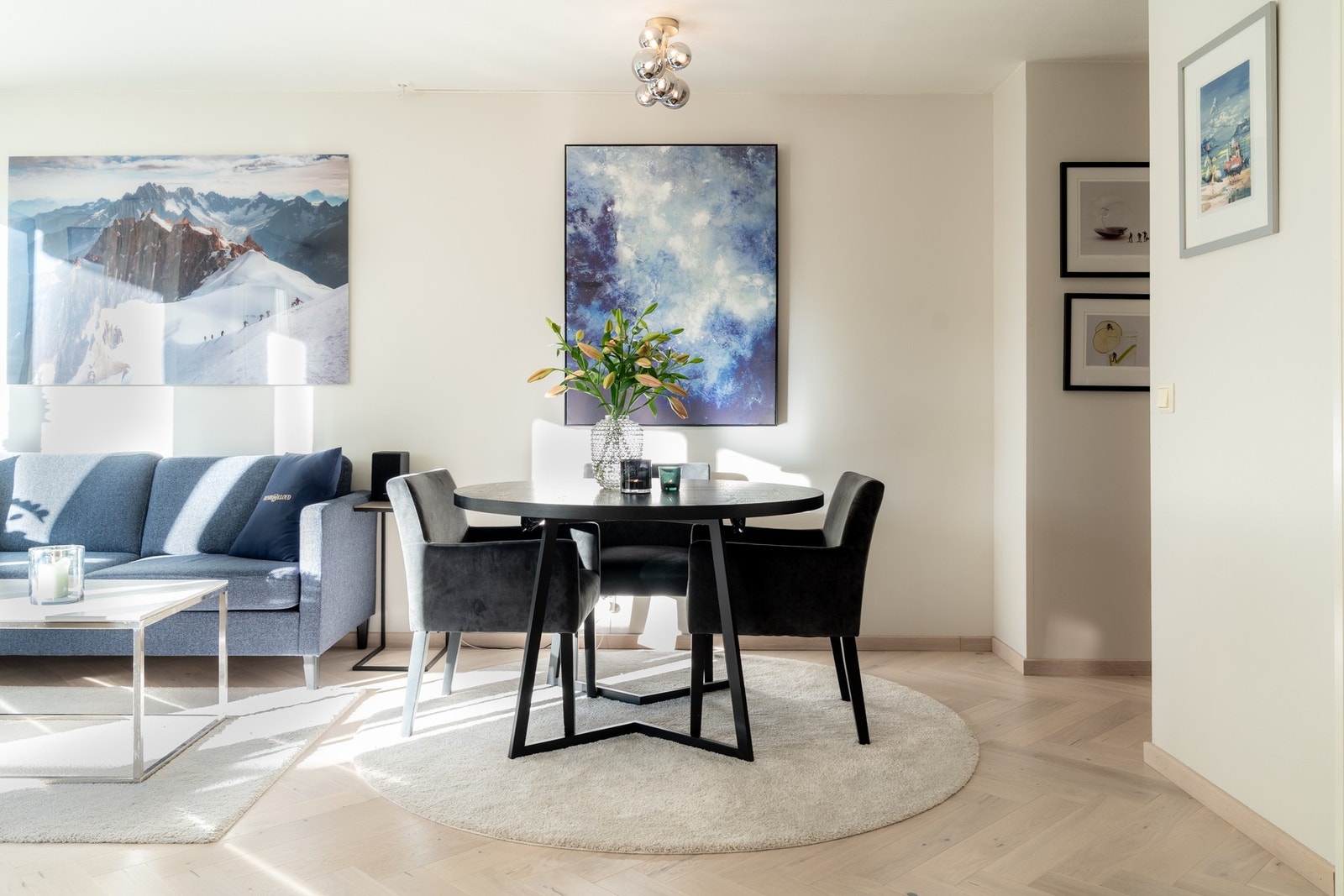 Pen 2-roms i leilighetsbygg fra 1997, med fine kvaliteter som balkong og fjernvarme Galleribilde