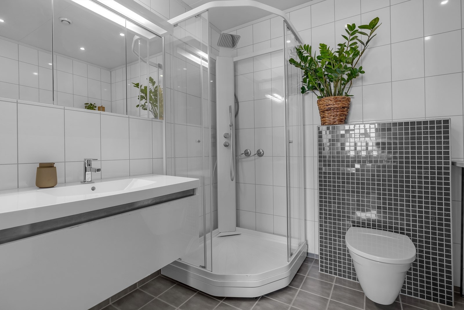 Flislagt bad på varme i gulv Galleribilde