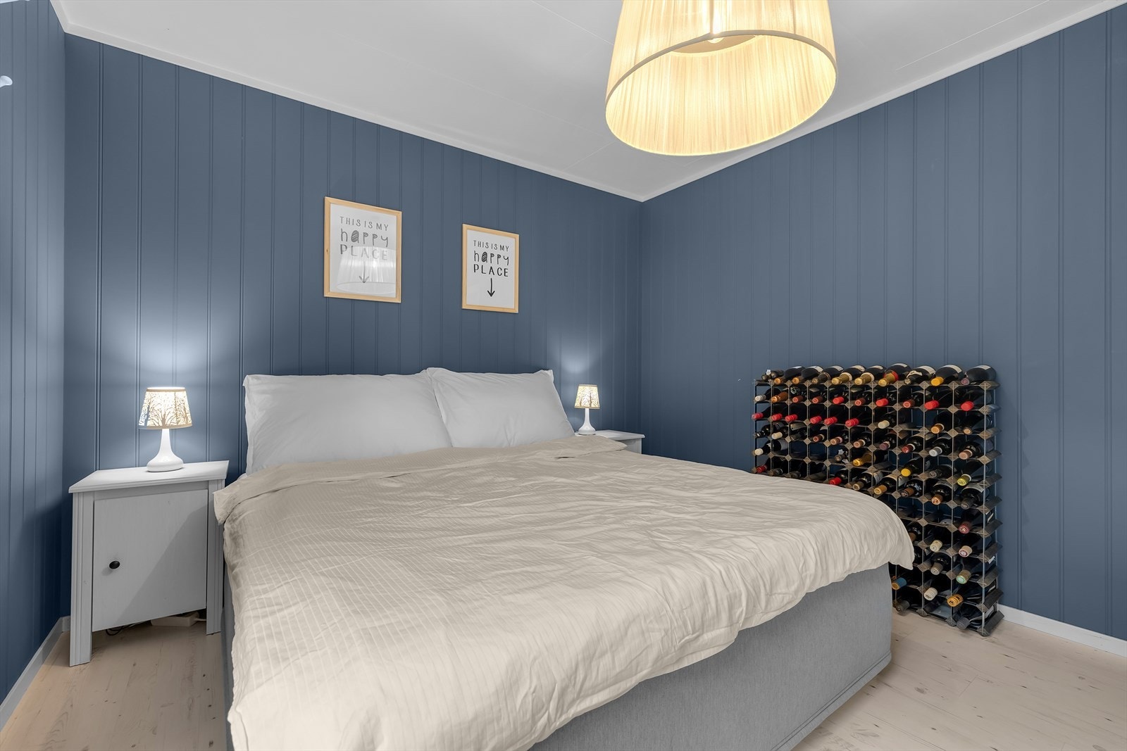 Hovedsoverom med god plass til dobbeltseng Galleribilde