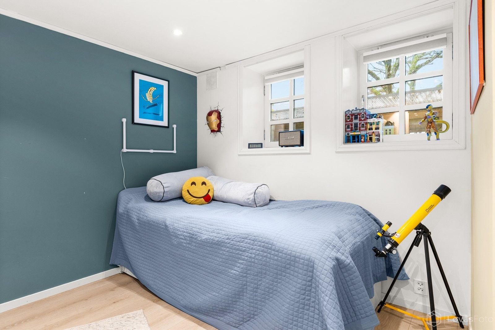 Rommet egner seg godt som barnerom, gjesterom eller kontor, og gir fleksible bruksmuligheter etter behov. Galleribilde