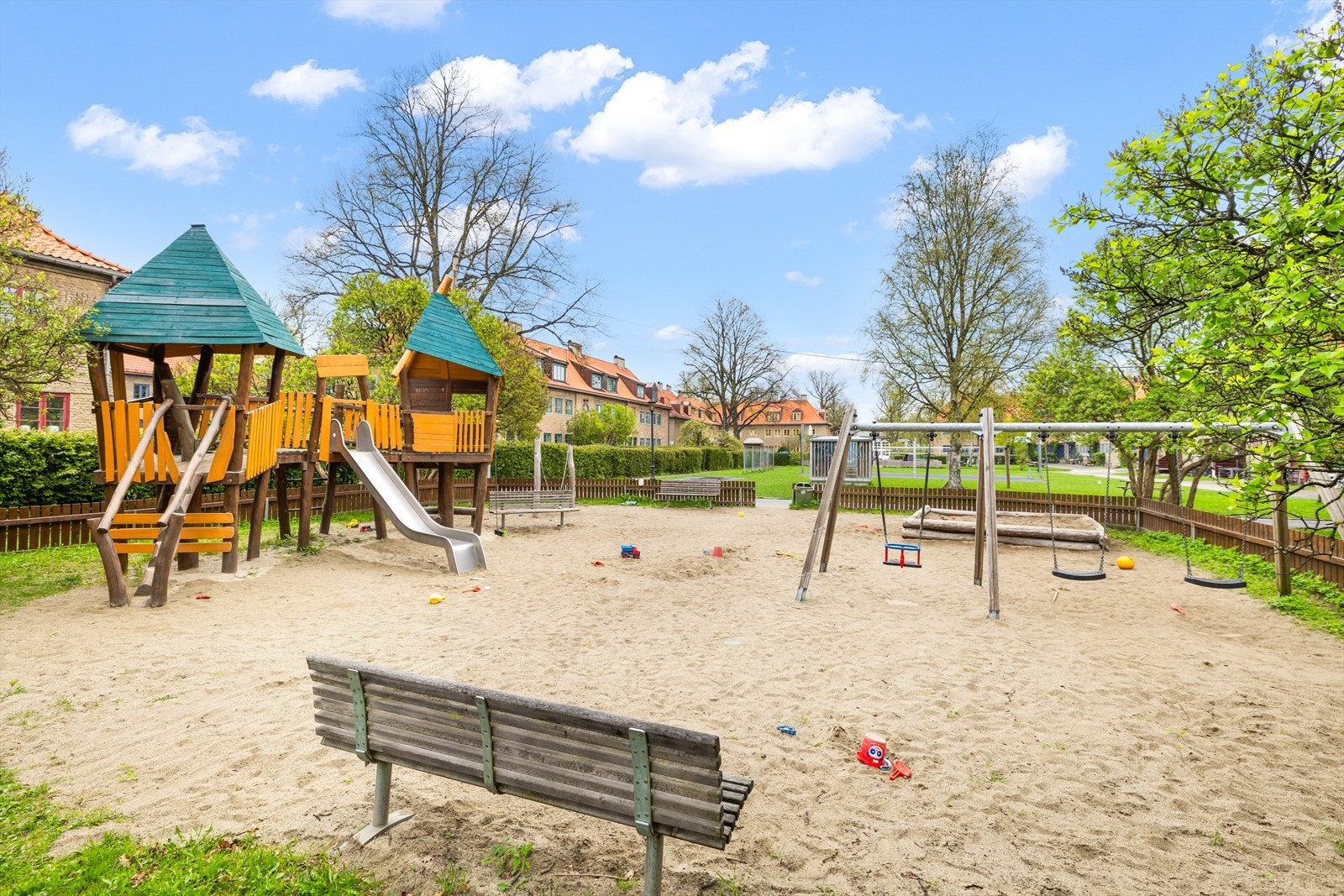 Dette er et nabolag som legger til rette for et trygt og sosialt bomiljø for hele familien. Galleribilde