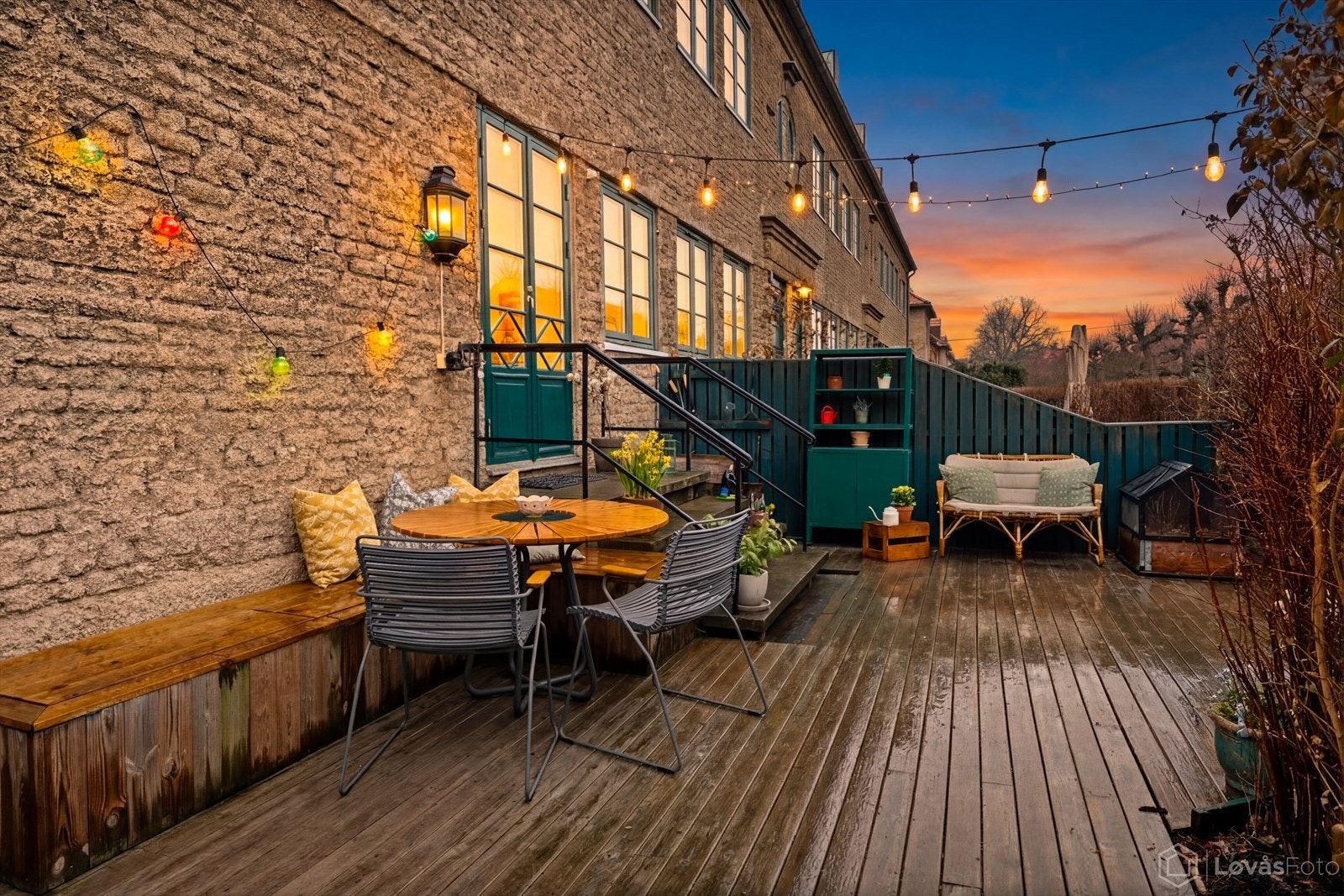 Her kan man samle familie og venner rundt bordet, nyte et godt måltid eller bare slappe av med en kopp te mens mørket faller på. Galleribilde