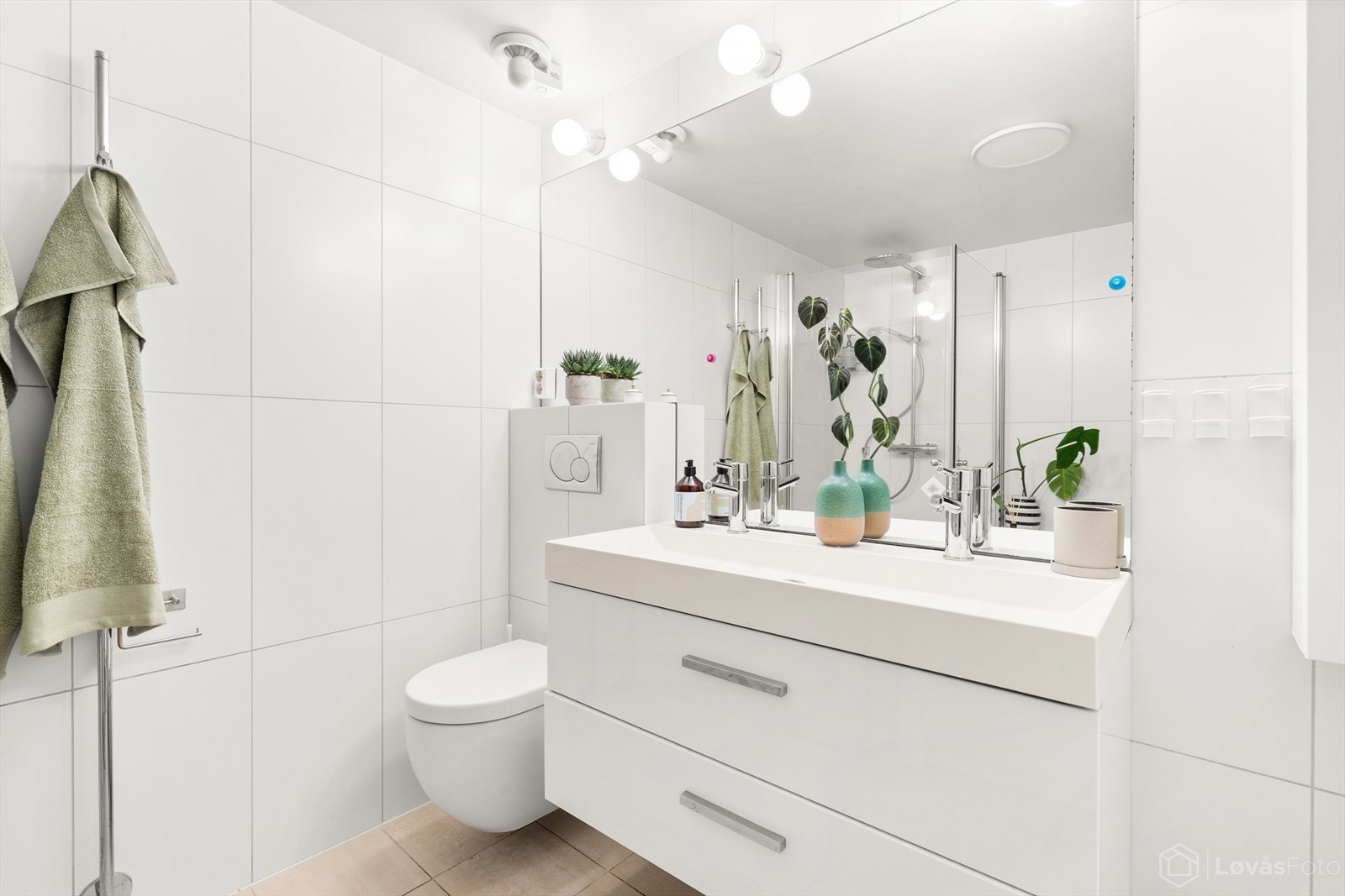 Det bemerkes at badet ble oppusset/modernisert i ca. 2008 i regi av tidligere eier. Galleribilde